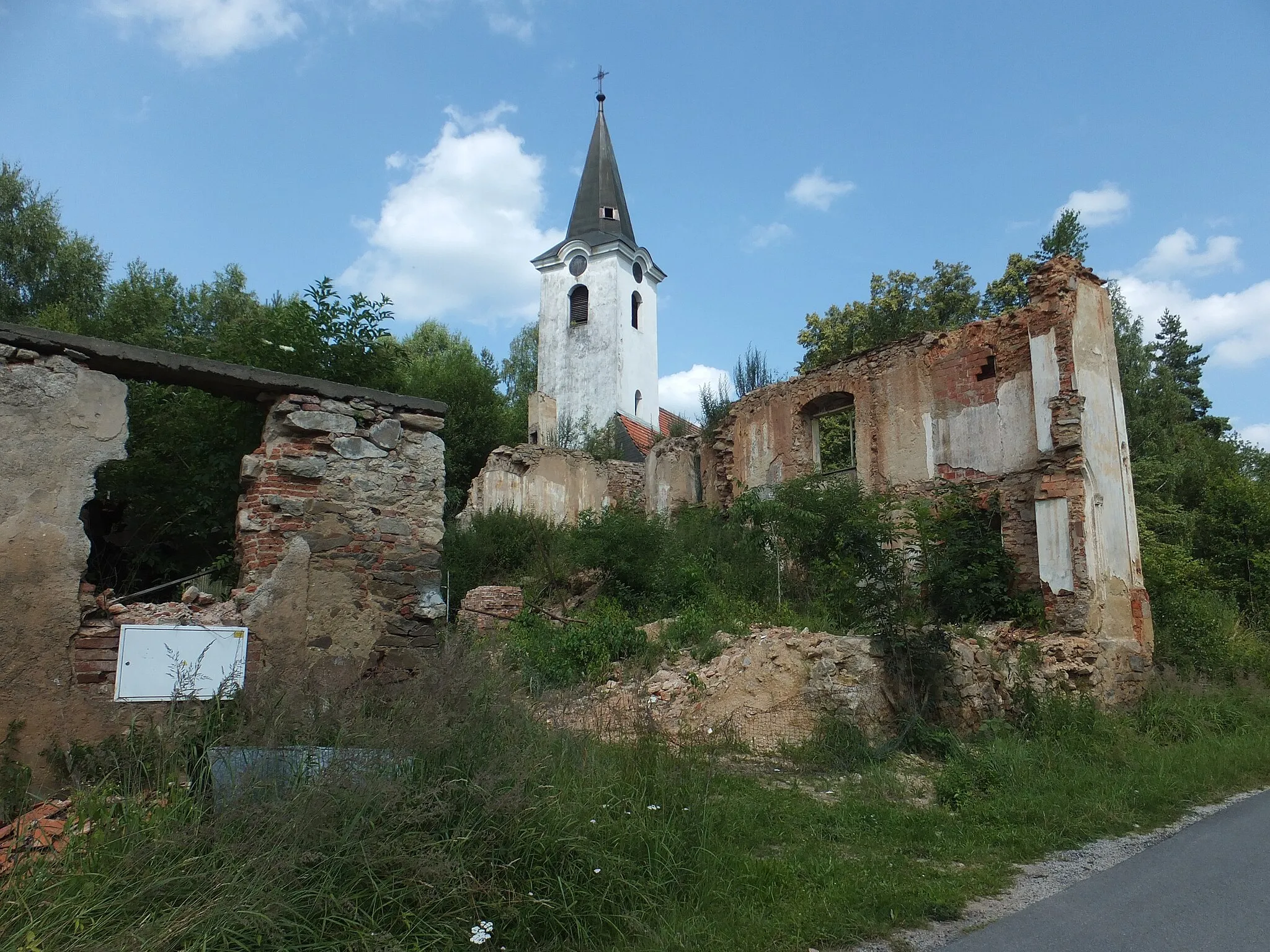 Photo showing: Krabonoš (Germ. Zuggers) - the ruin of the presbytery