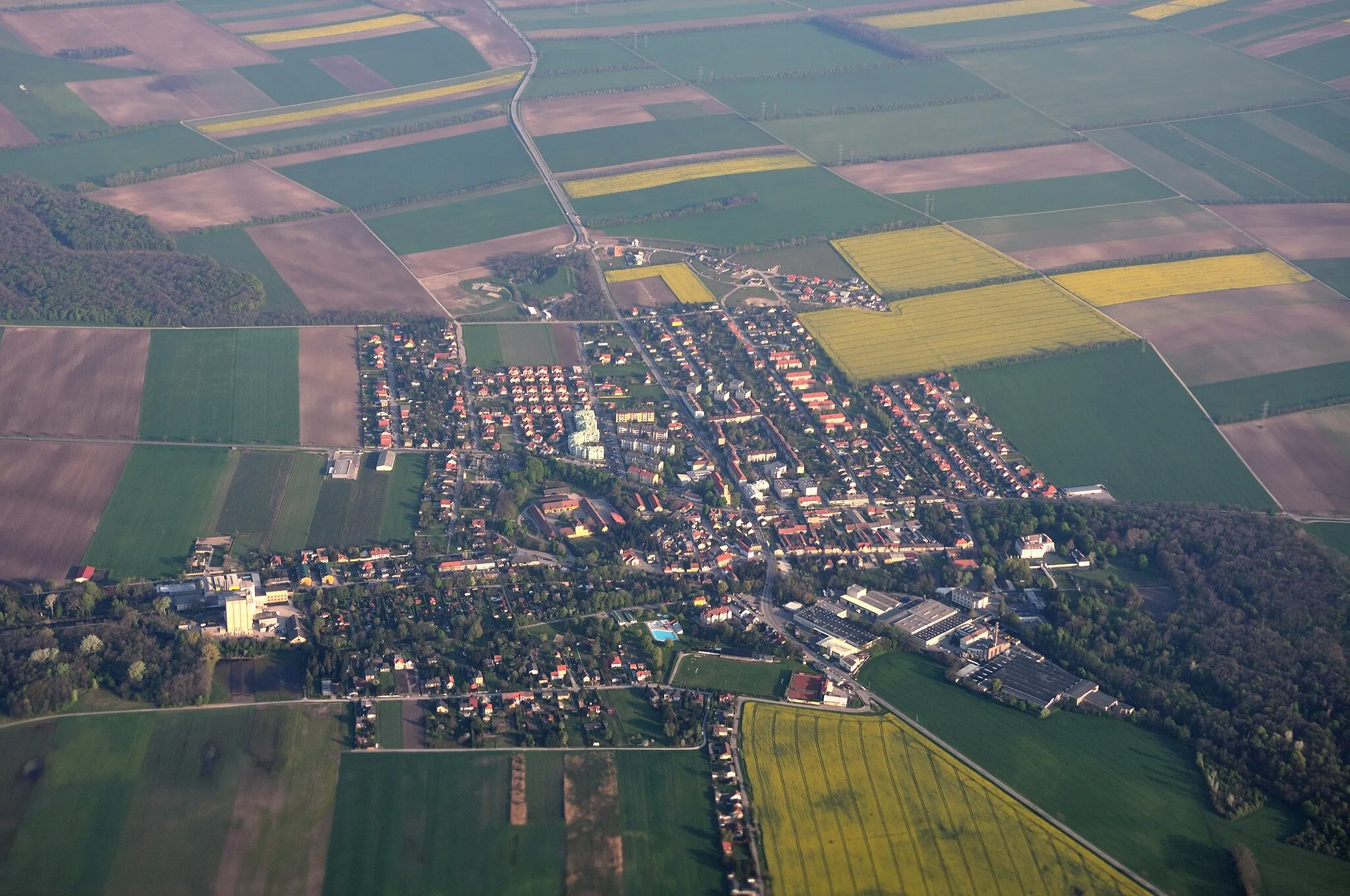 Photo showing: Austria, early morning take-off from Vienna Intl. Airport