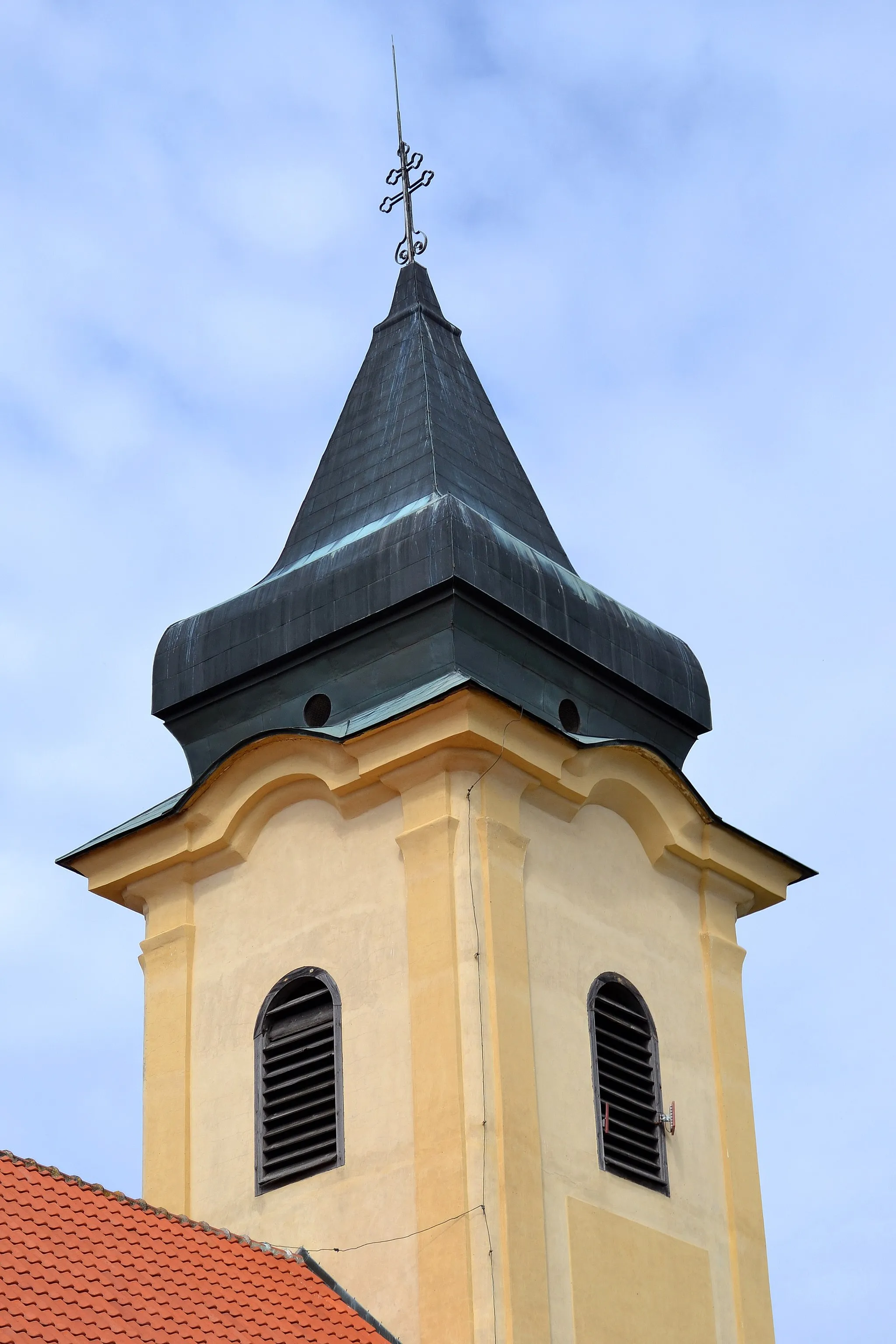 Photo showing: Lakšárska Nová Ves (okr. Senica), Kostol svätého Vavrinca; detail veže