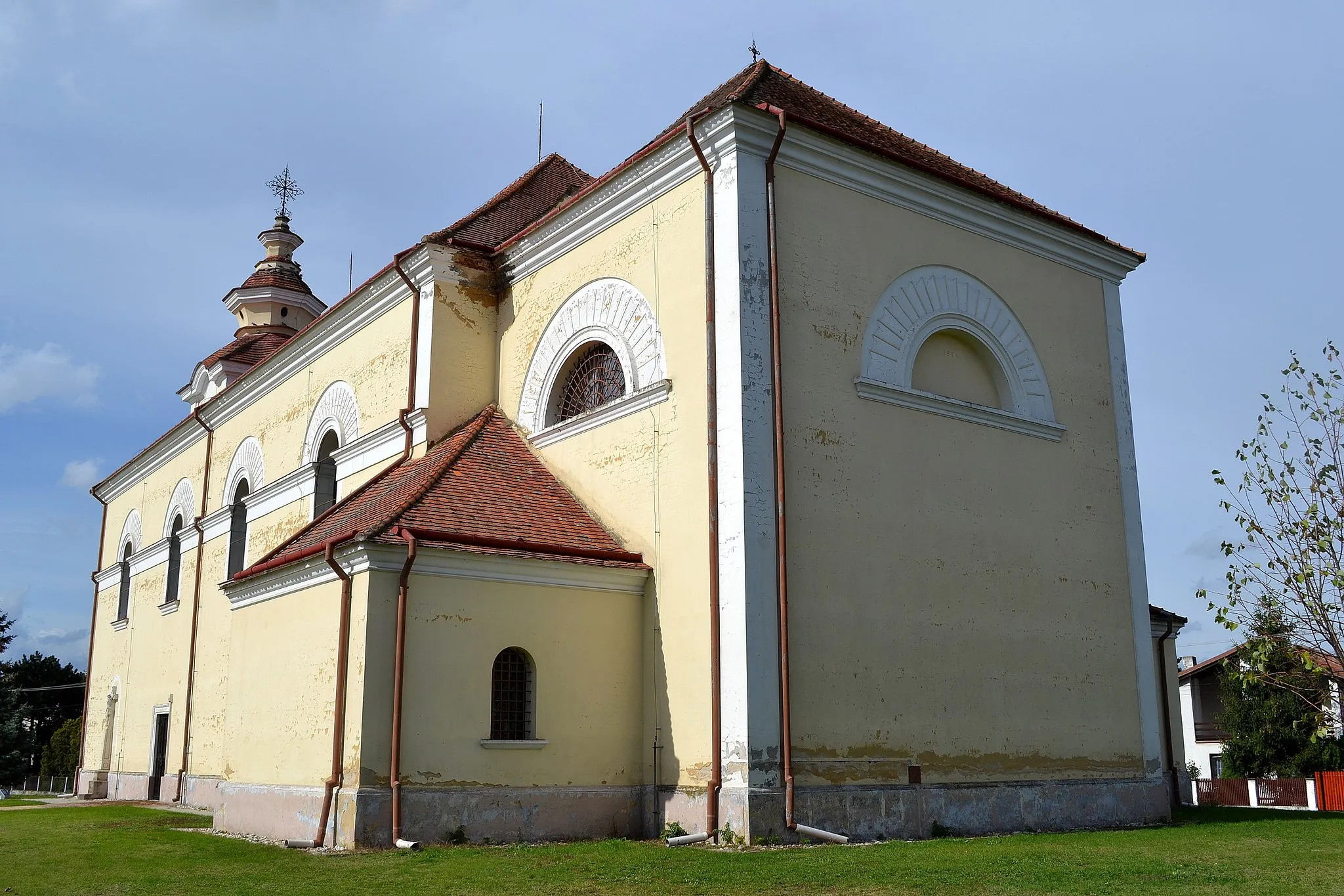 Photo showing: Moravský Svätý Ján (okr. Senica), Kostol svätého Jána Krstiteľa; celkový pohľad od juhovýchodu