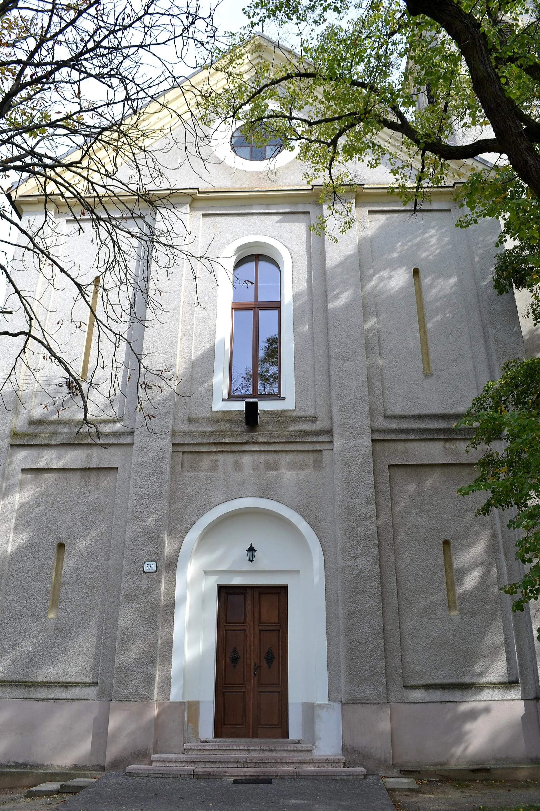 Photo showing: Sekule (okr. Senica), Kostol Narodenia Panny Márie; hlavné priečelie