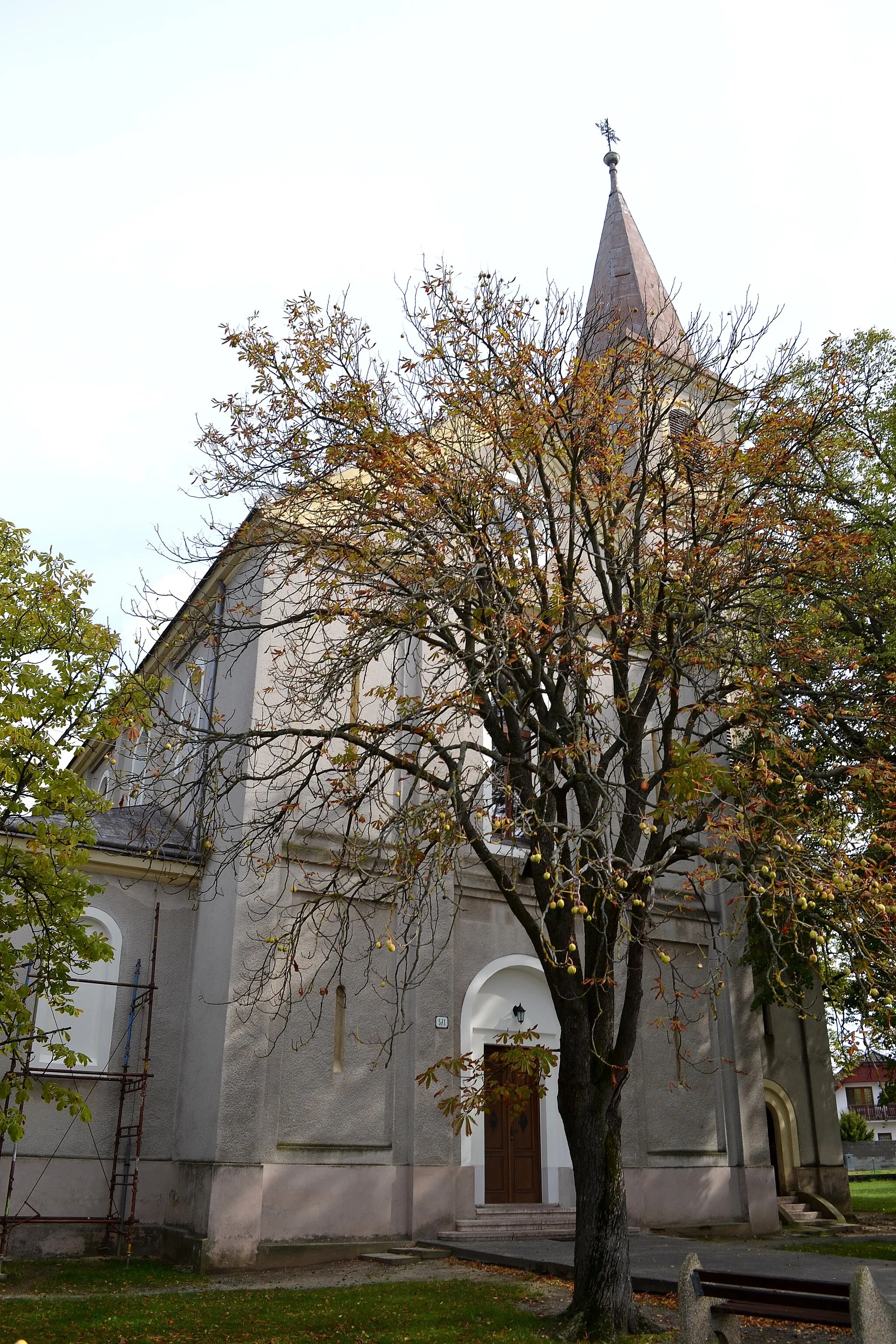Photo showing: Sekule (okr. Senica), Kostol Narodenia Panny Márie; pohľad od západu