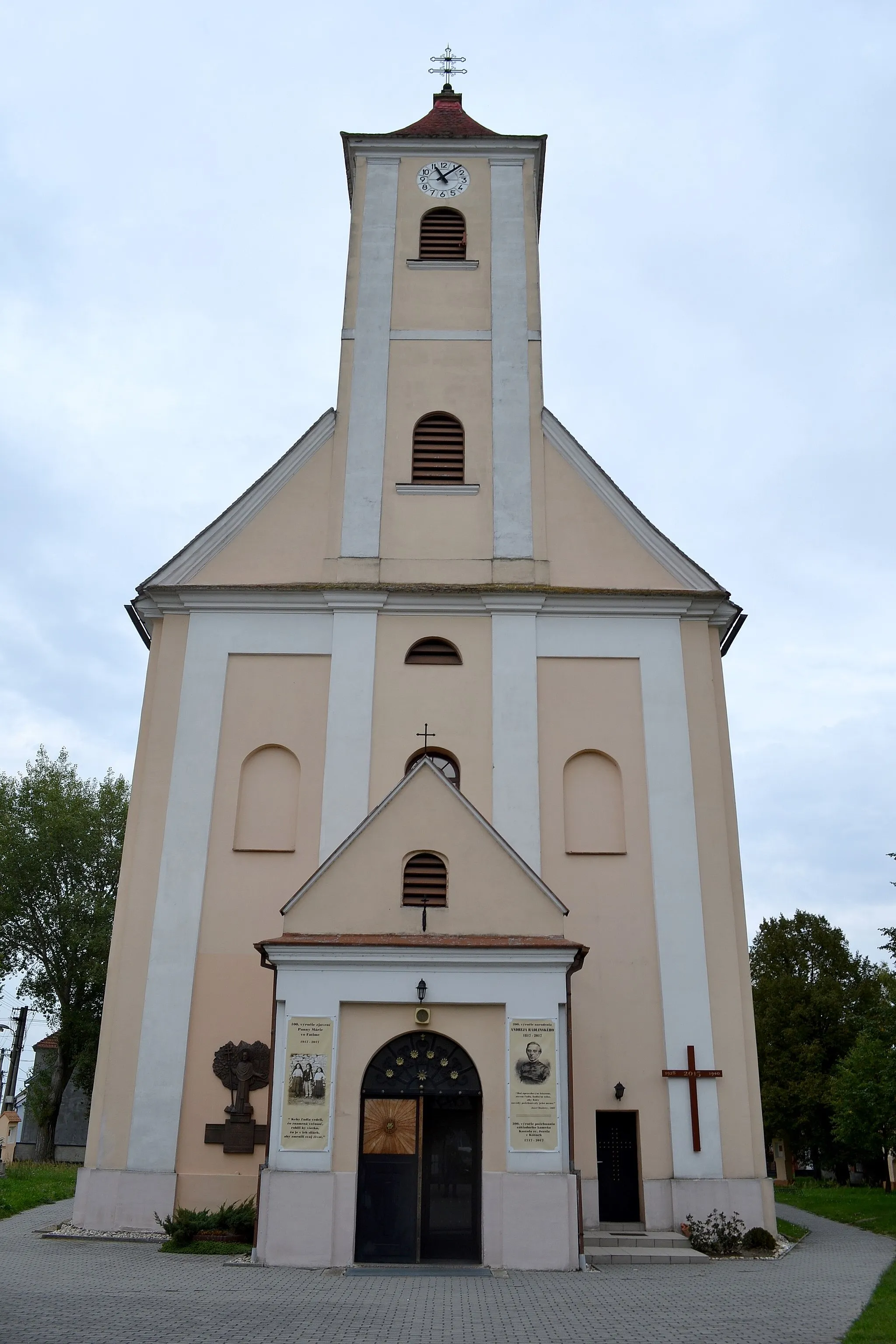 Photo showing: Kúty (okr. Senica), Kostol svätého Jozefa; hlavné priečelie