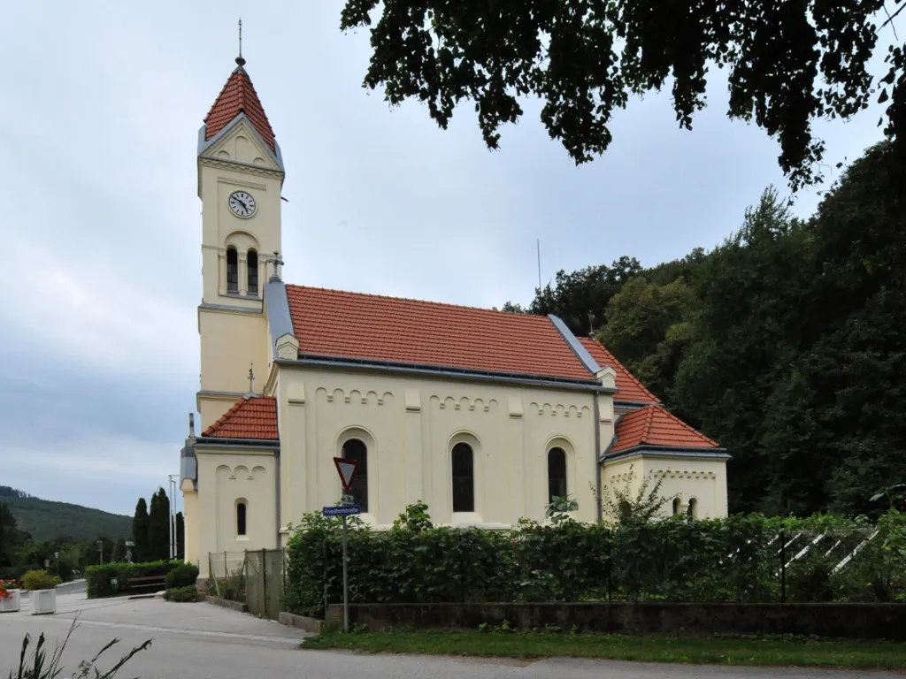 Photo showing: Wolfsgraben: Kath. Pfarrkirche Herz Jesu, Hauptstr. 27