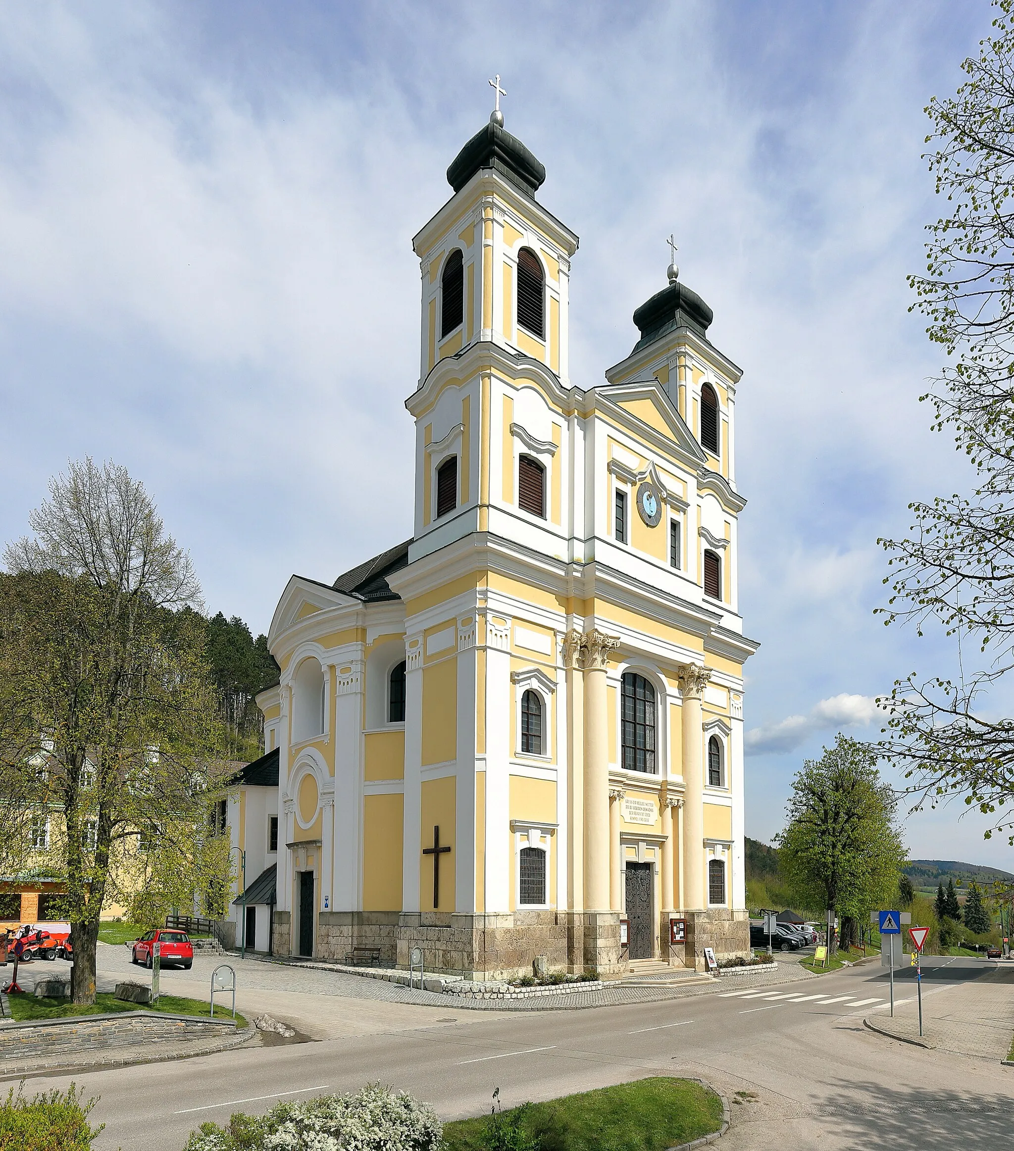 Photo showing: Die Pfarr- und Wallfahrtskirche Unsere liebe Frau am Hafnerberg in der niederösterreichischen Marktgemeinde Altenmarkt an der Triesting. Der barocke Zentralbau wurde an Stelle einer Kapelle nach Plänen von Daniel Dietrich von 1729 bis 1740 errichtet.