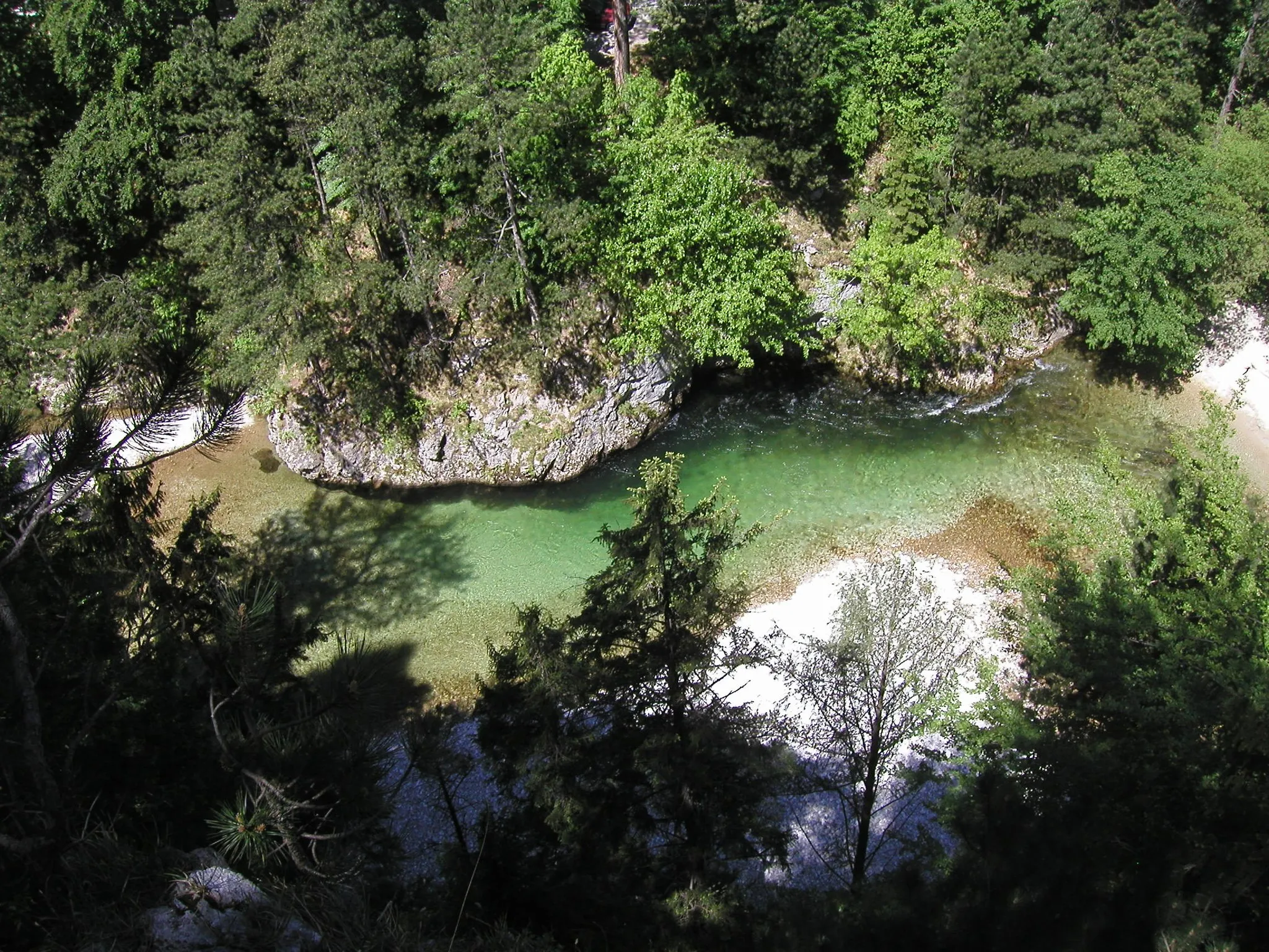 Photo showing: Beschreibung: Höllental (Niederösterreich).

Quelle: eigene Aufnahme am 24. Mai 2003
Fotograf: Roman Klementschitz, Wien   (= Einer flog zu Weit)