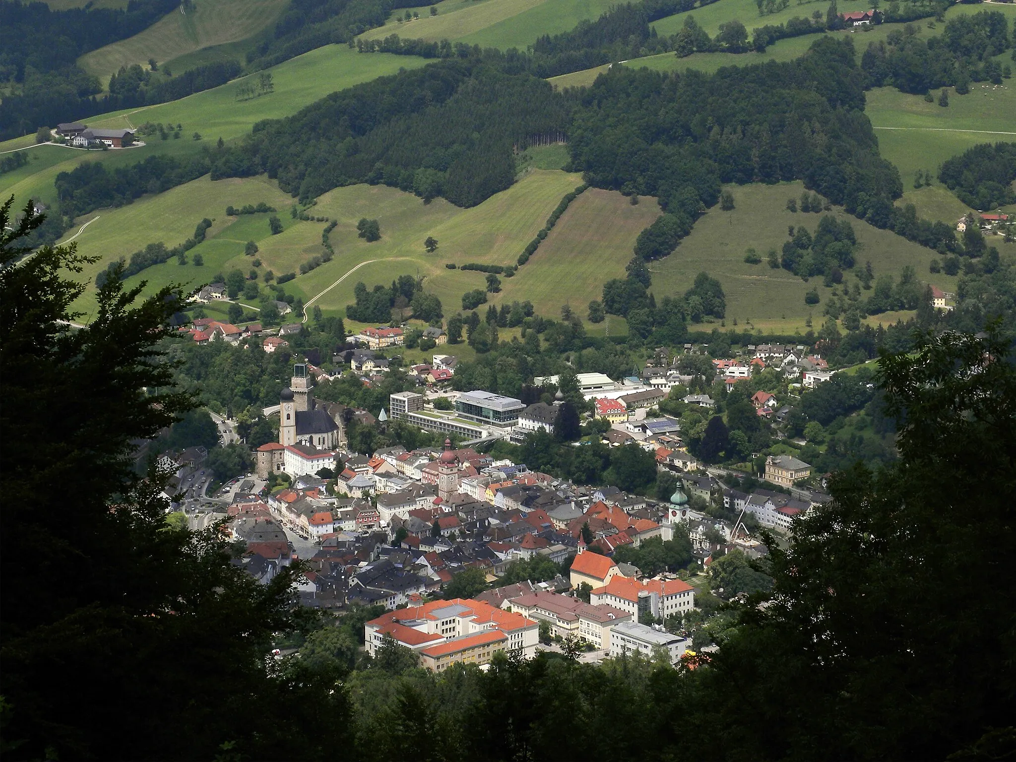 Photo showing: Der Ausblick von der Oberen Buchenbergkapelle auf Waidhofen an der Ybbs.
