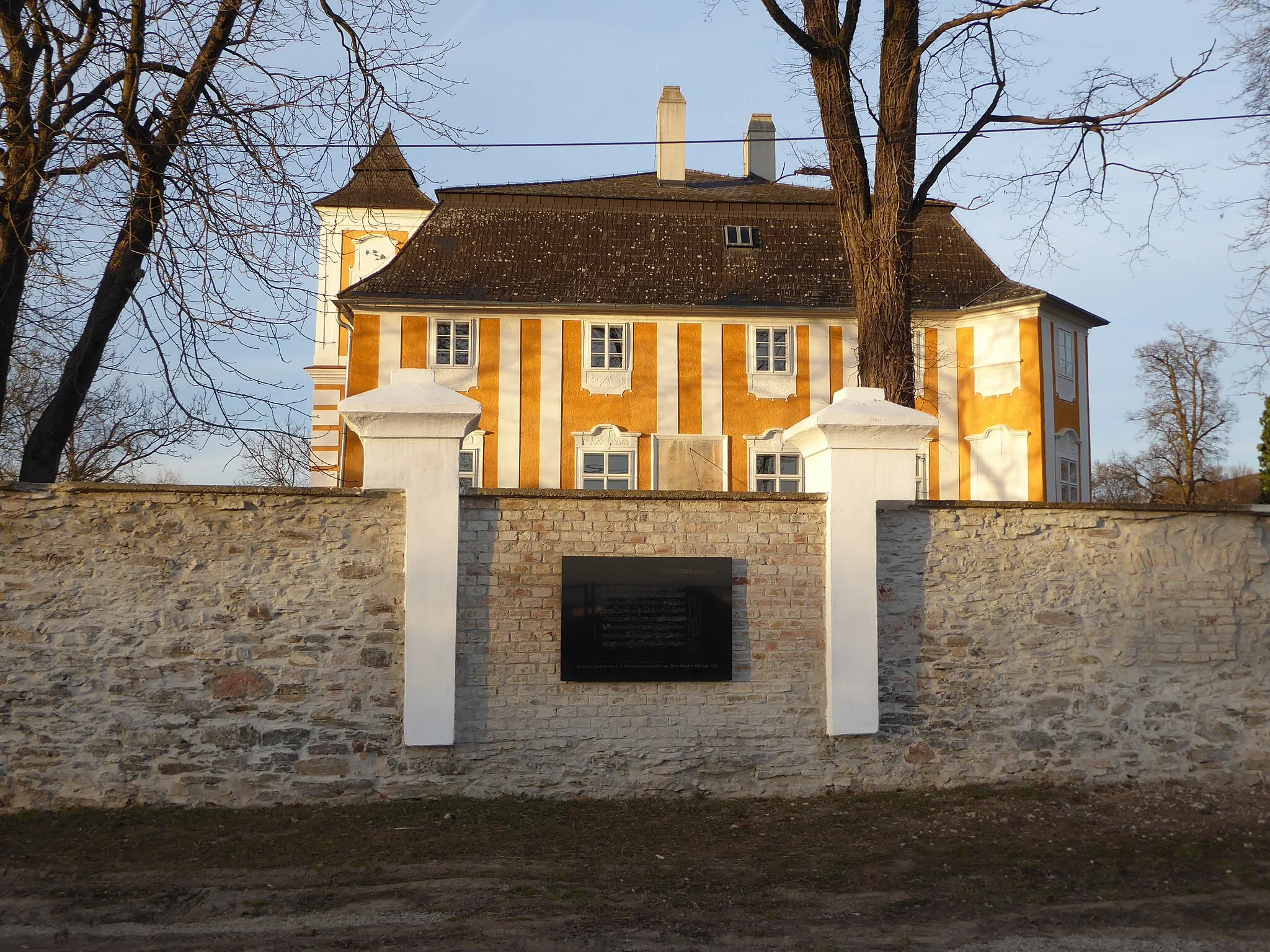 Photo showing: Schloss Wasserhof, Wasserhofstraße 5-9, Gneixendorf, Krems an der Donau, Niederösterreich