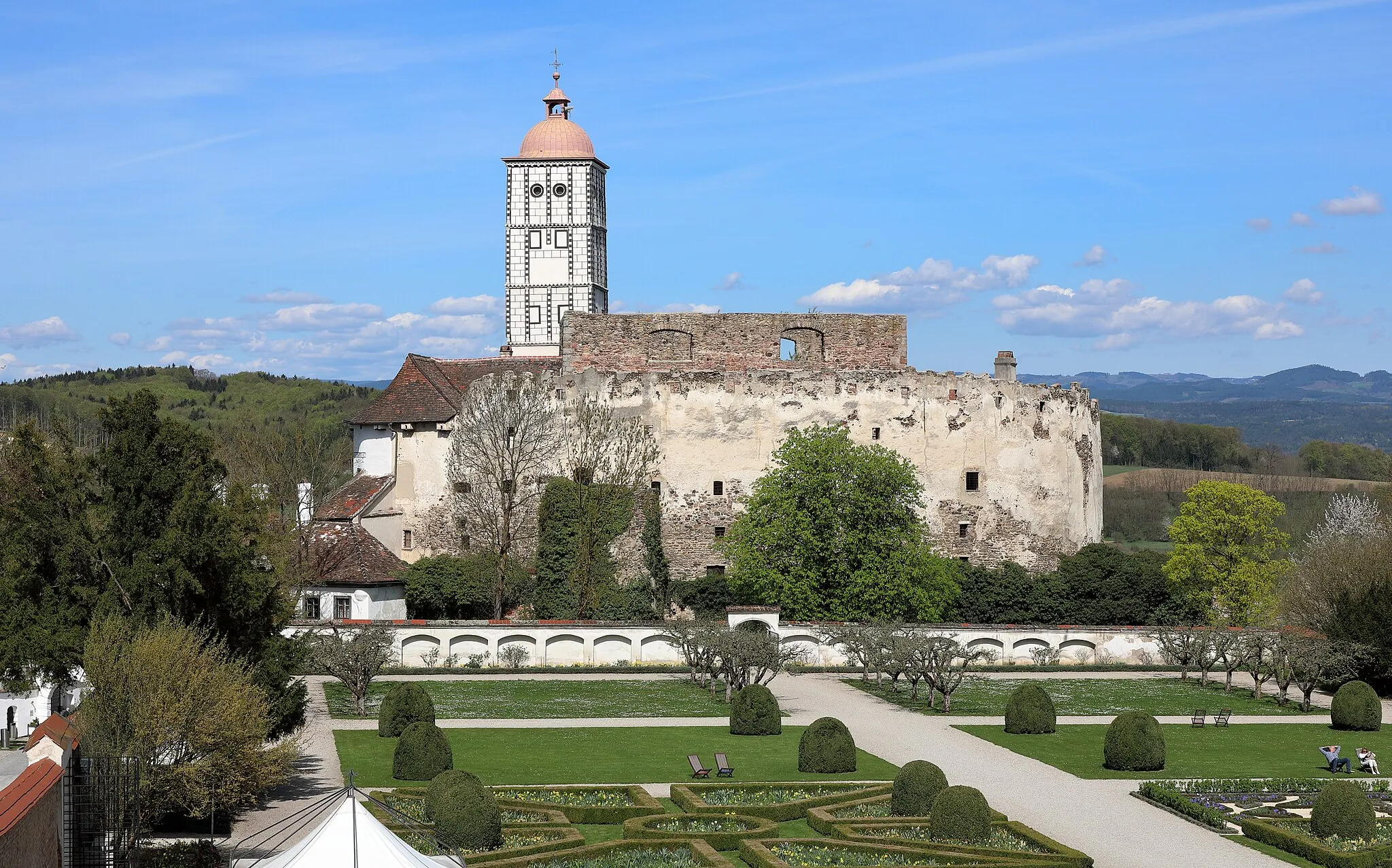 Photo showing: Southeast view of the Schallaburg, Lower Austria.