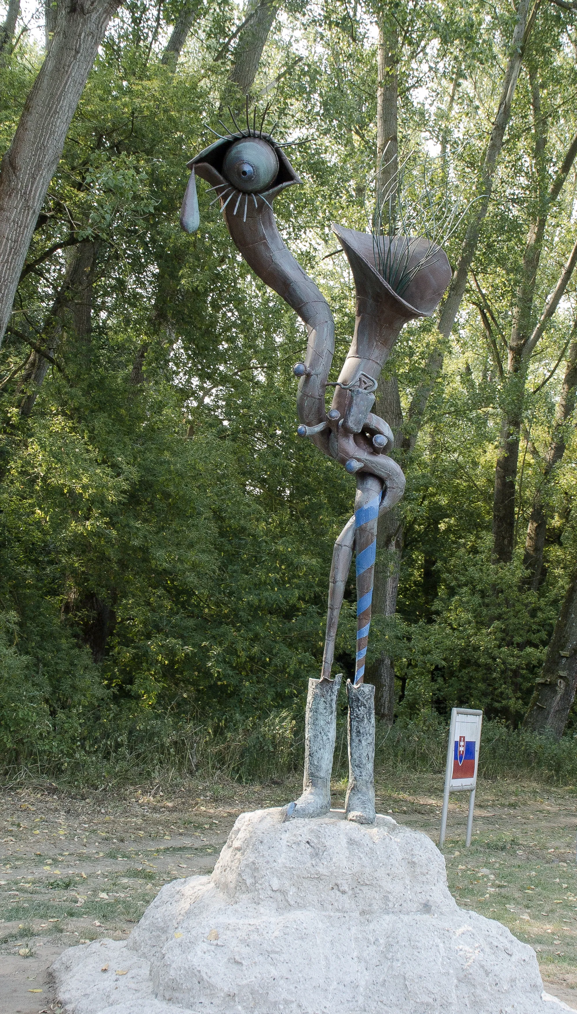 Photo showing: Sculpture The Seekers - Organic Forms by Lubo Kristek