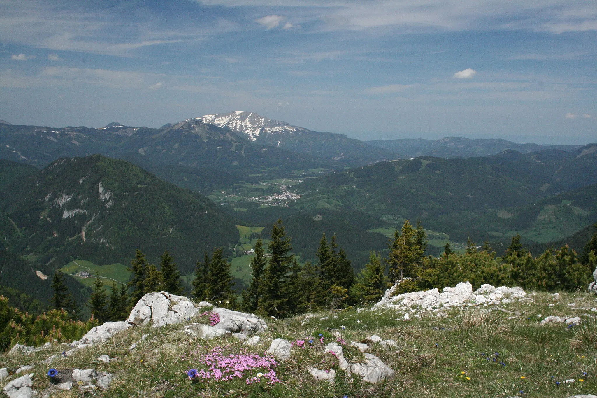 Photo showing: Mariazell, a city in Styria, and the Ötscher, a mountain in Lower Austria. Austria, Europe