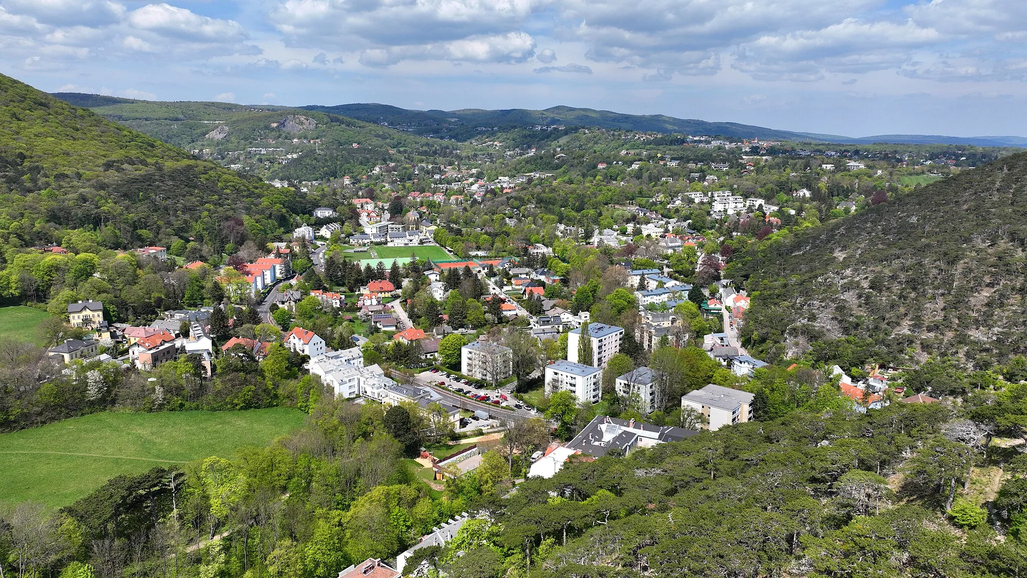 Photo showing: Southeast view of Hinterbrühl, Lower Austria.