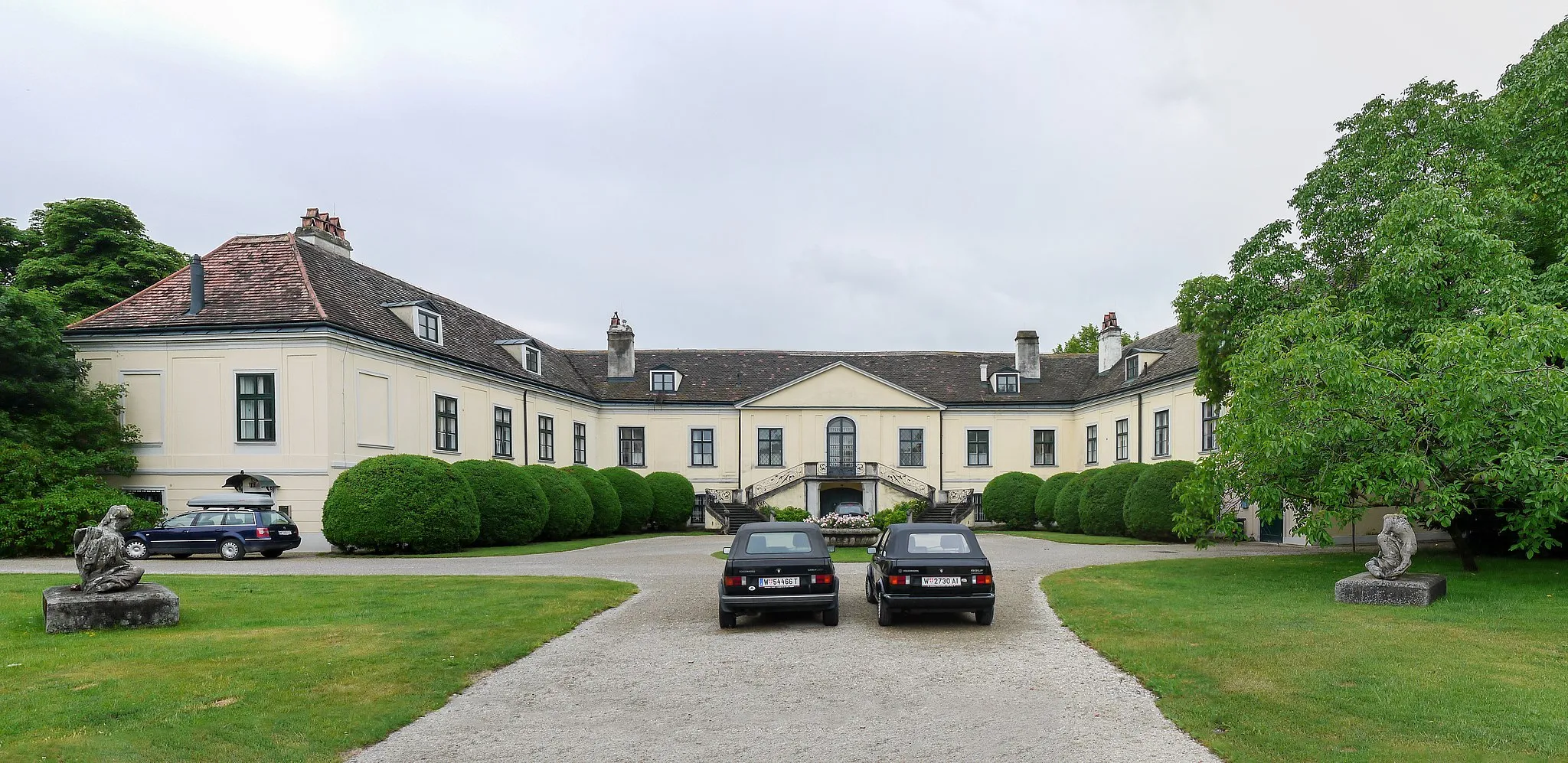 Photo showing: Schloss Alterlaa