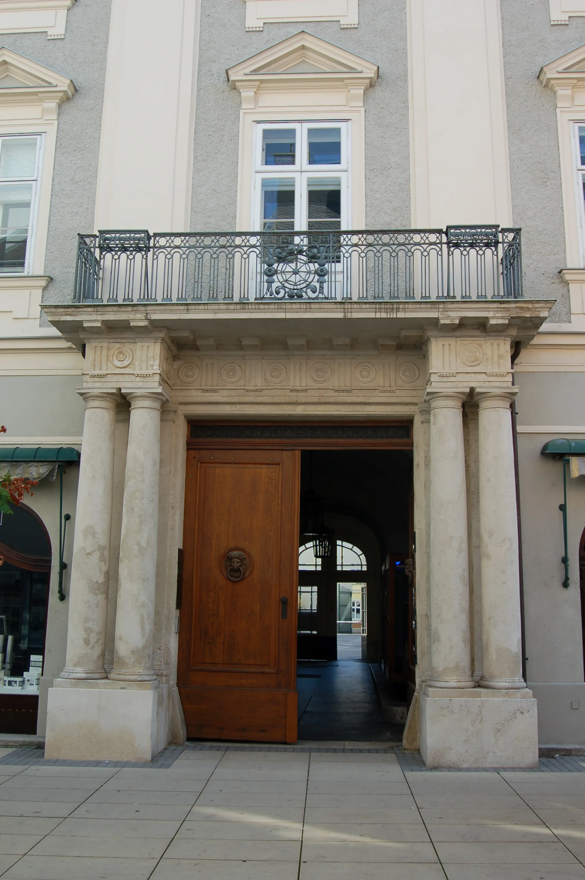 Photo showing: Portal of former Jesuits' College in Neunkirchner Strasse 17, Wiener Neustadt, Lower Austria