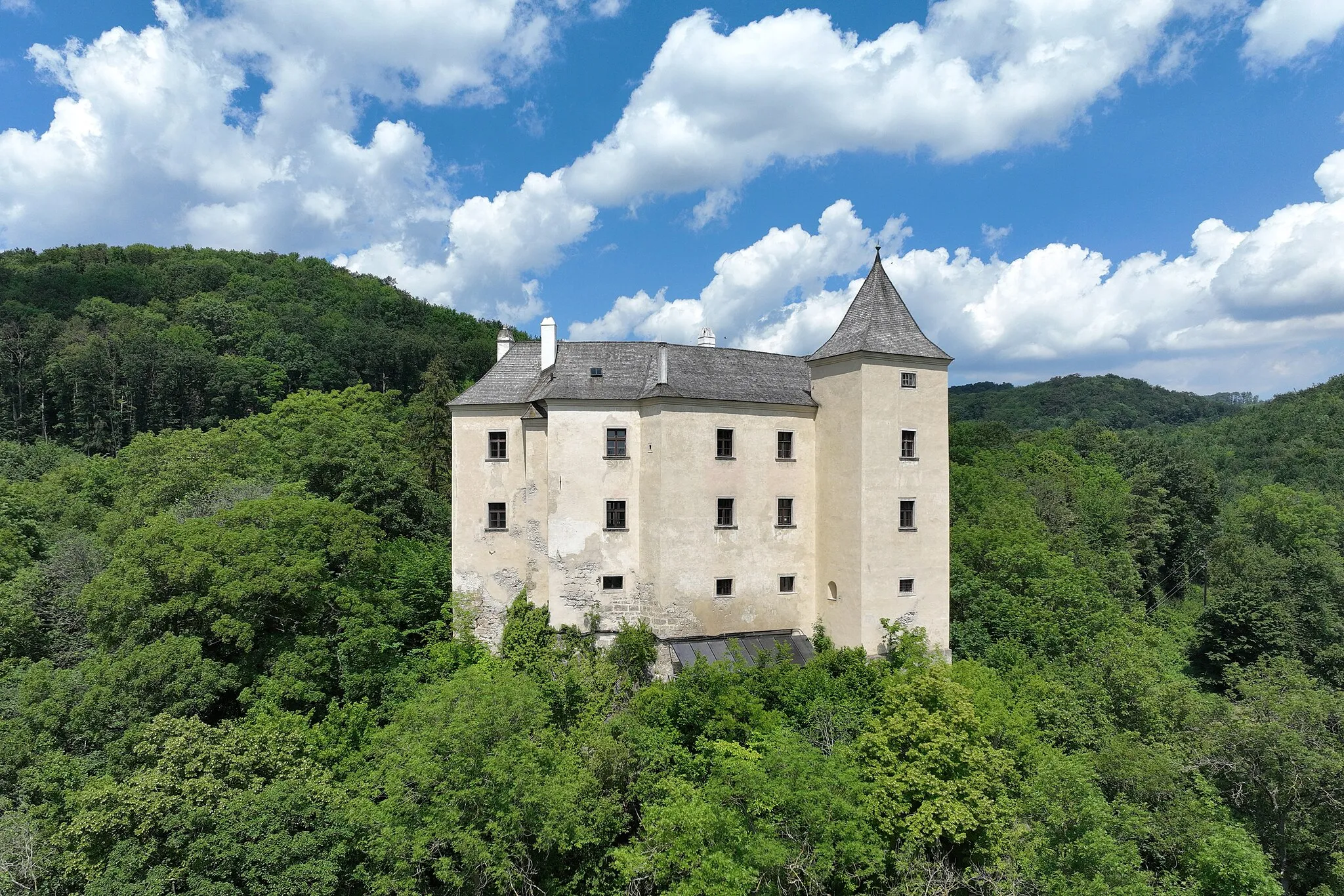 Photo showing: South view of Wildegg Castle in Sittendorf, Lower Austria.