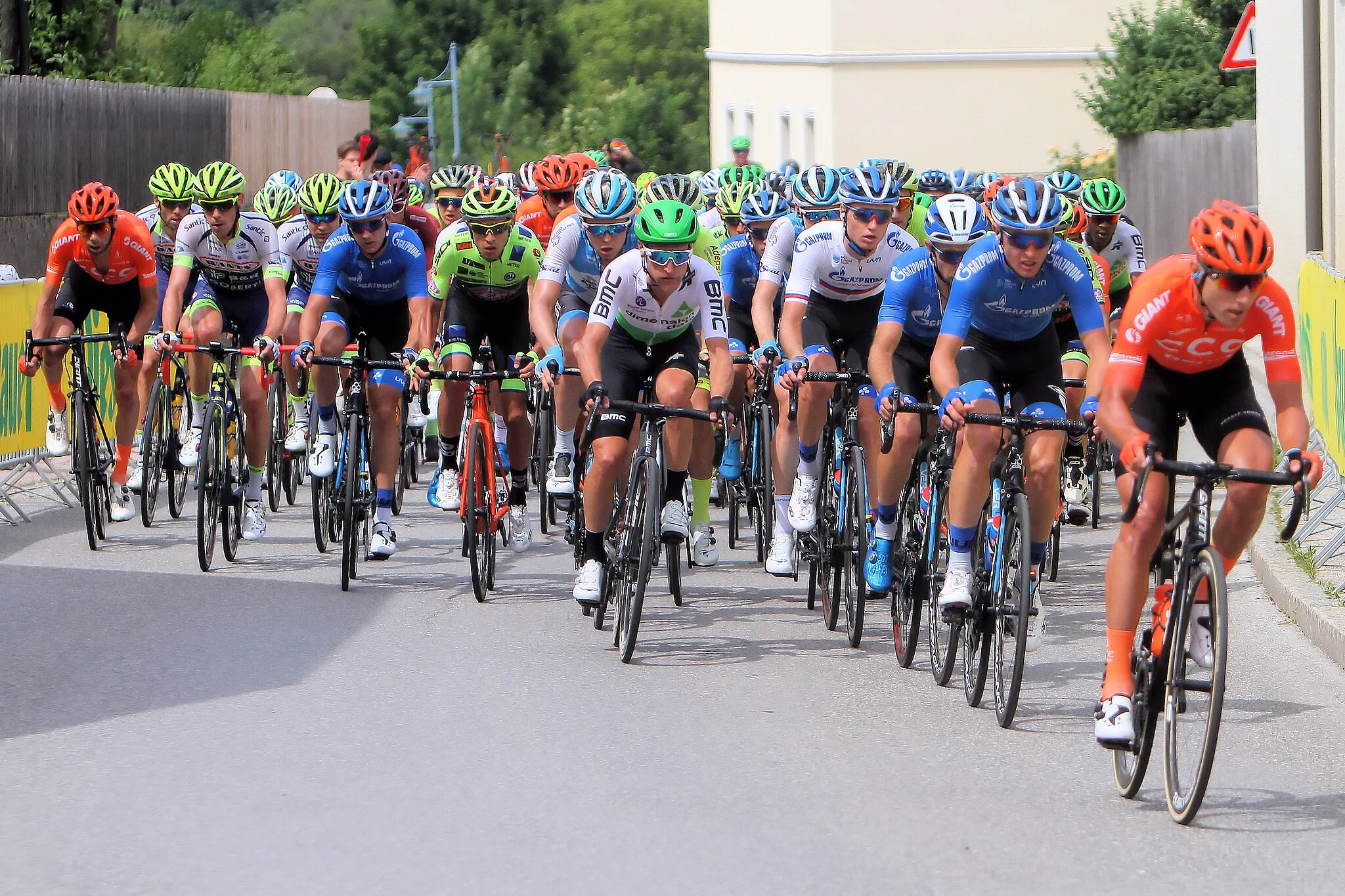 Photo showing: 2019 Tour of Austria 2nd stage from Zwettl to Wiener Neustadt at 2019-07-08. – The photo shows the main field in Dreistetten.