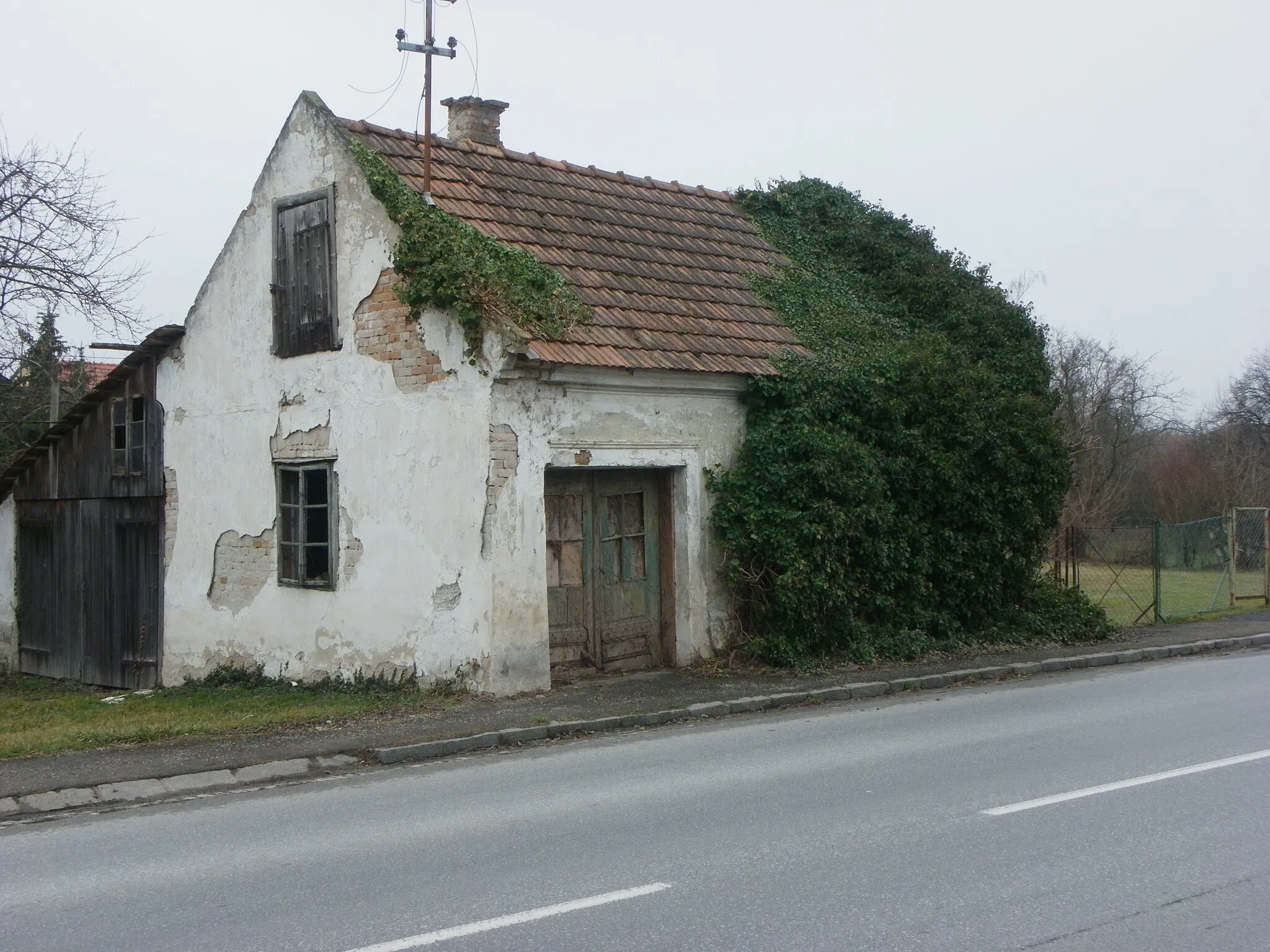 Photo showing: Altes Haus in Orth an der Donau, 10.03.2013