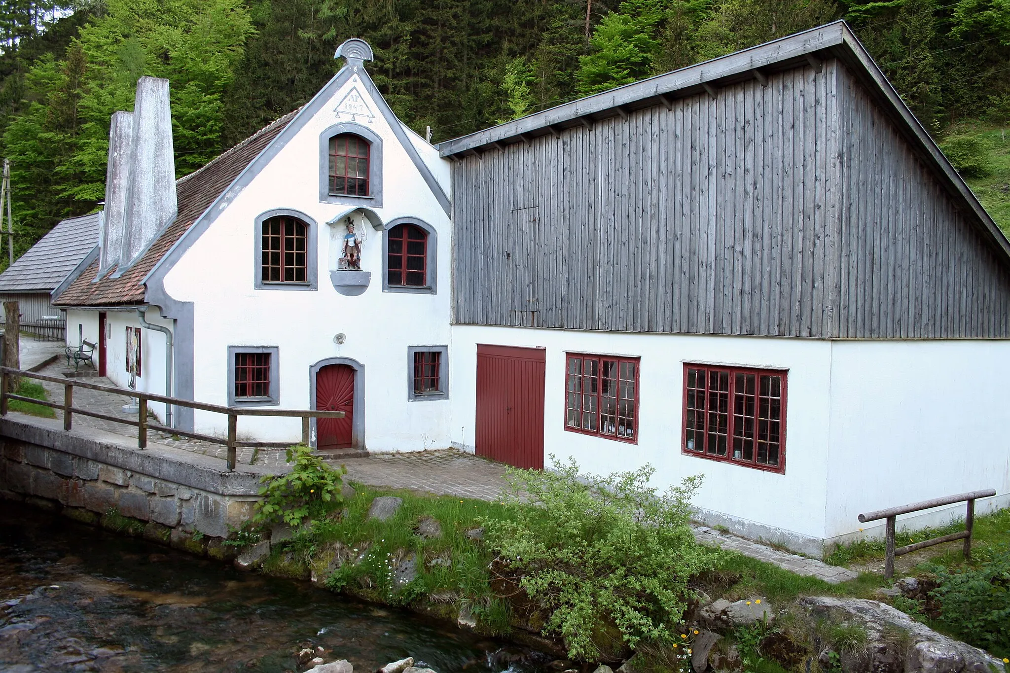 Photo showing: Fahrngruber Hammer in Ybbsitz

This media shows the protected monument with the number 28616 in Austria. (Commons, de, Wikidata)