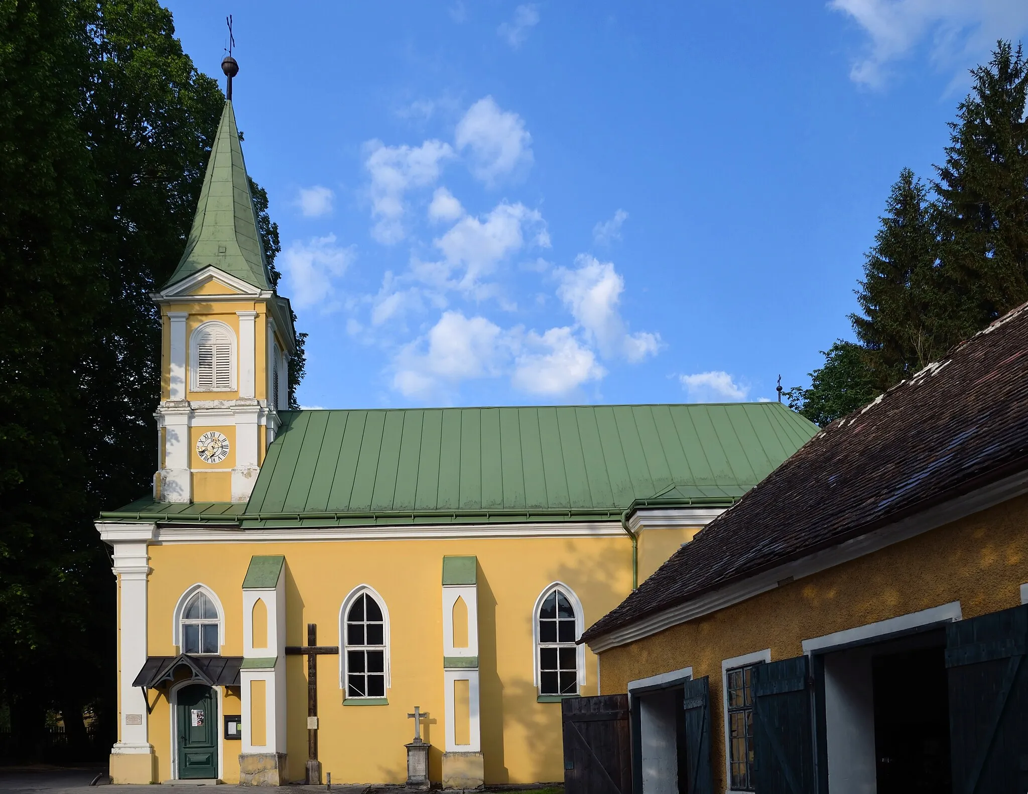 Photo showing: The parish church Assumption of Mary in Wald, municipality of Pyhra, Lower Austria, is protected as a cultural heritage monument.