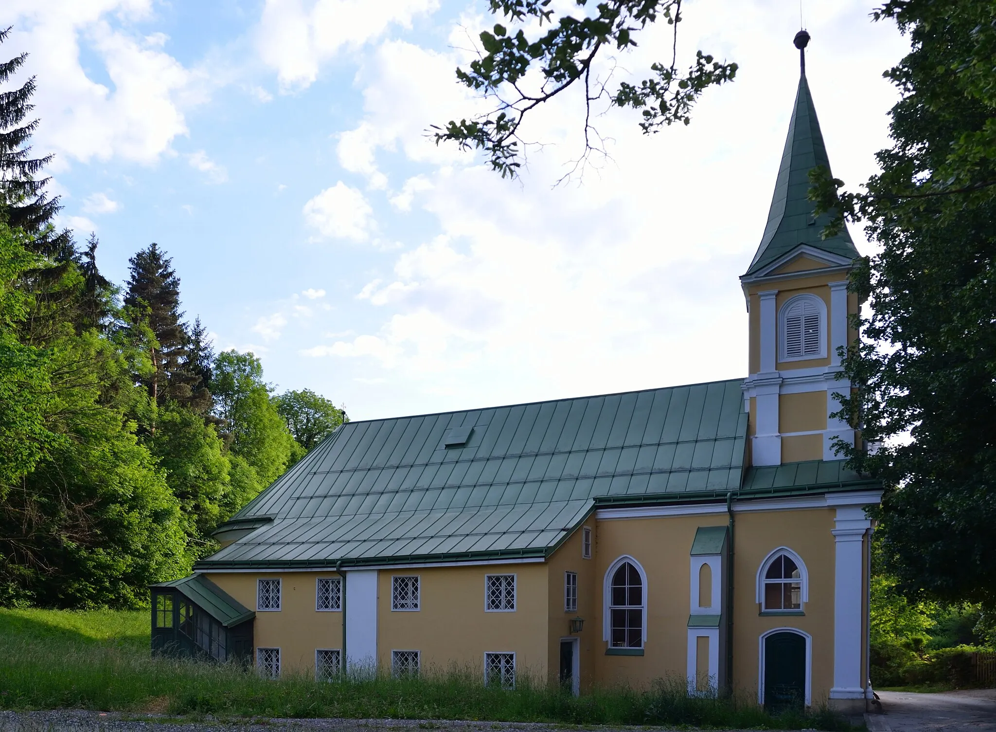 Photo showing: The parish church Assumption of Mary in Wald, municipality of Pyhra, Lower Austria, is protected as a cultural heritage monument.