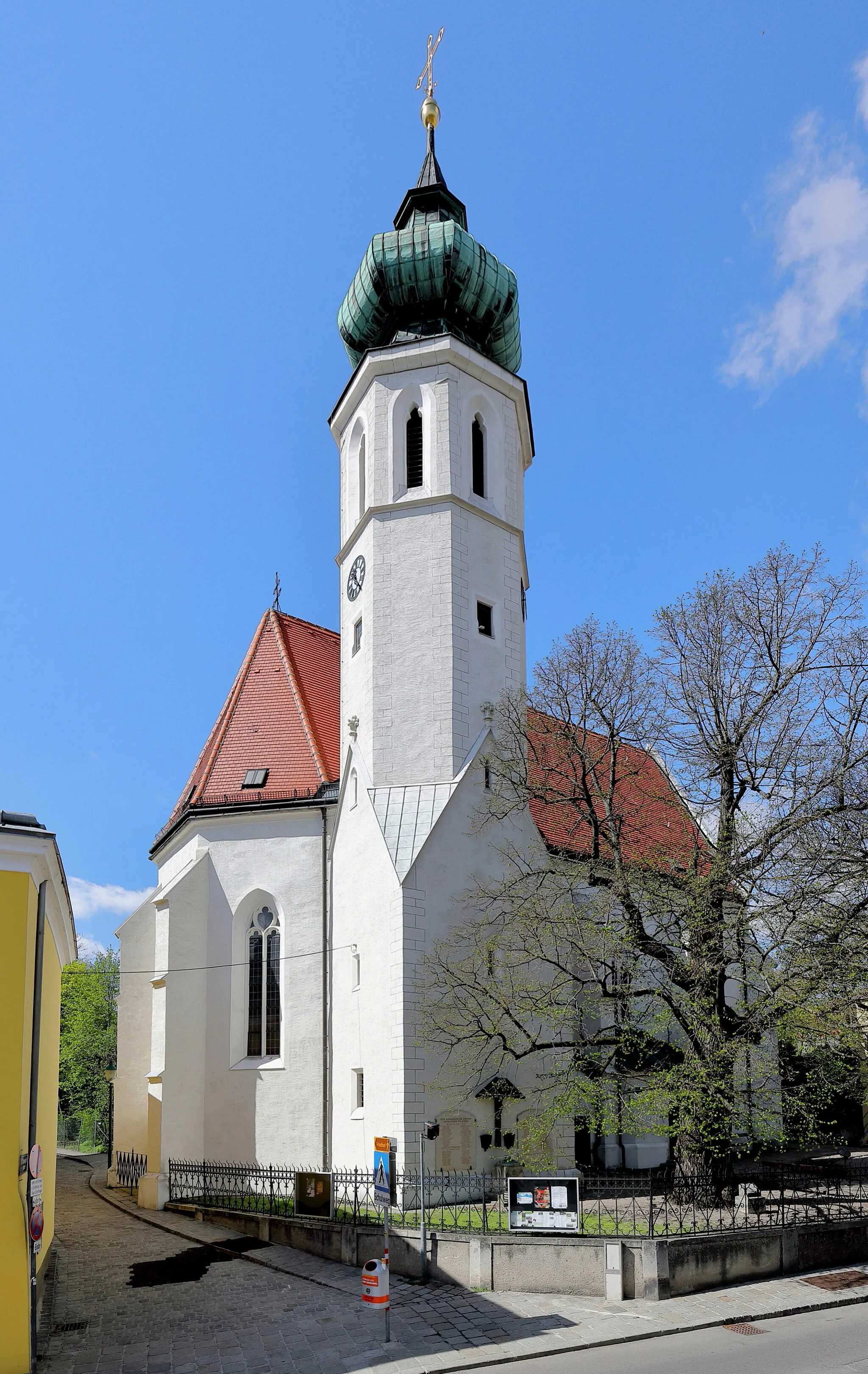 Photo showing: Die röm.-kath. Pfarrkirche Grinzing im 19. Wiener Gemeindebezirk Döbling.