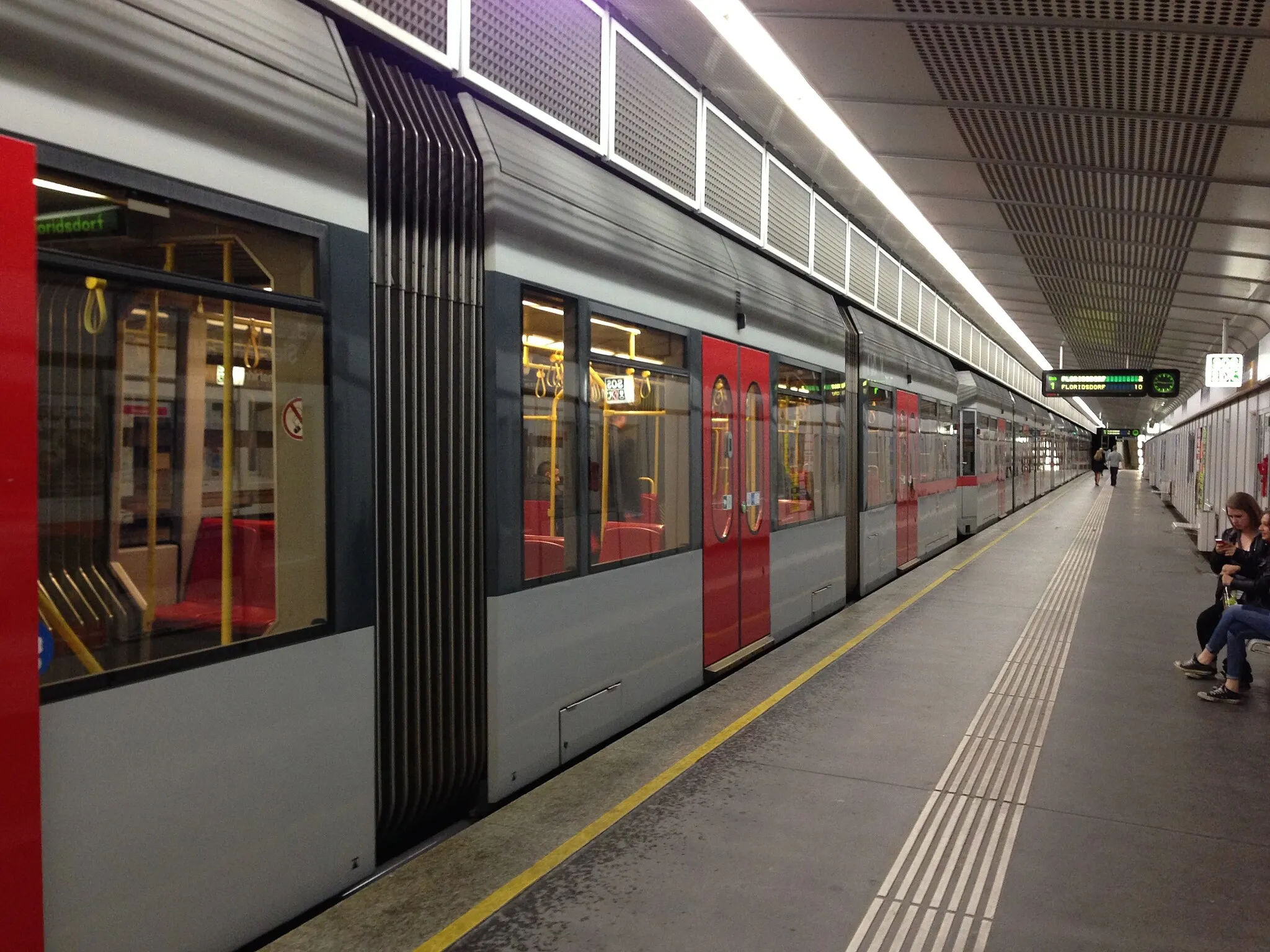 Photo showing: Wiener Linien U-6 Siebenhirten 1230