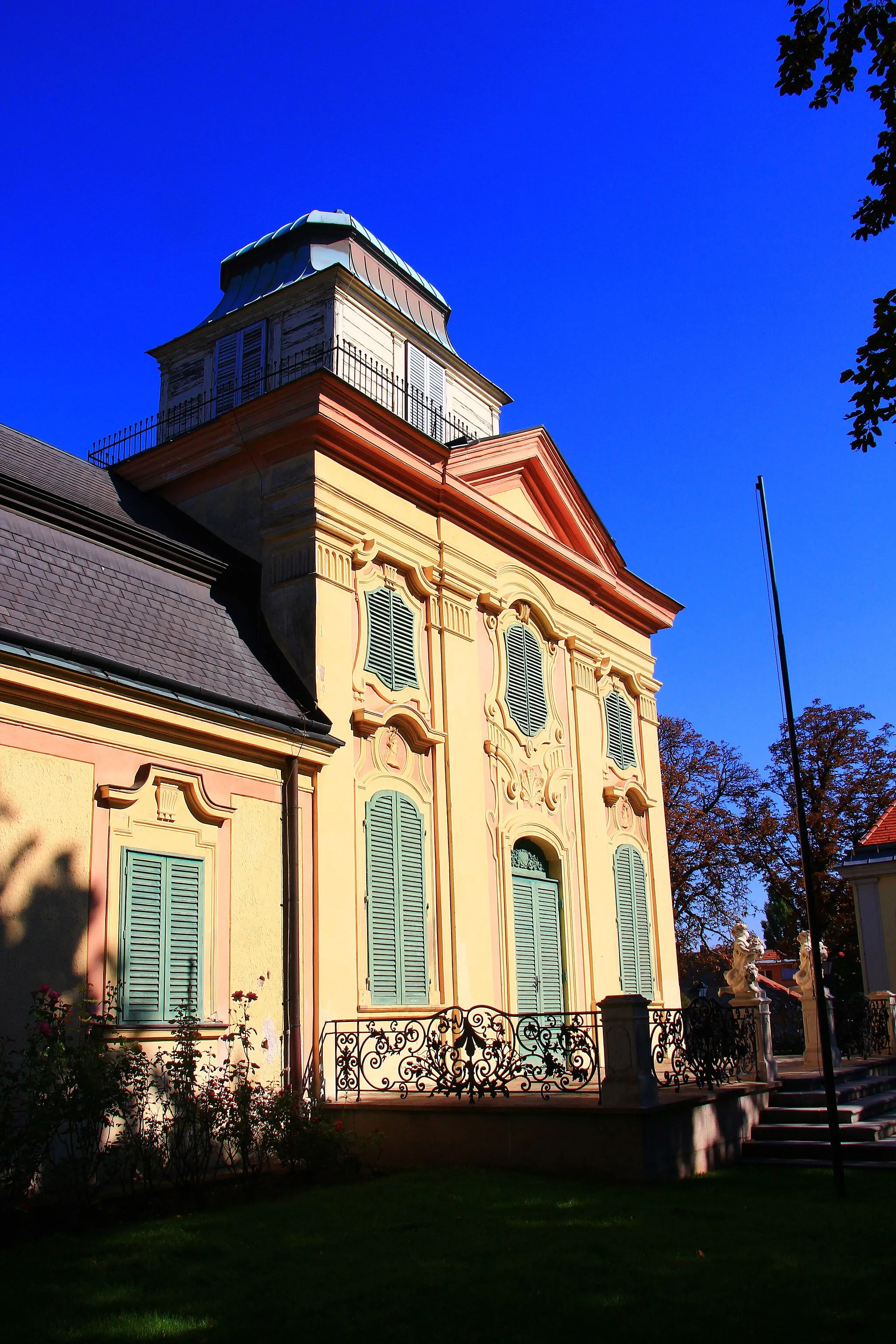 Photo showing: Maria Theresien-Schlössl in Maria Enzersdorf