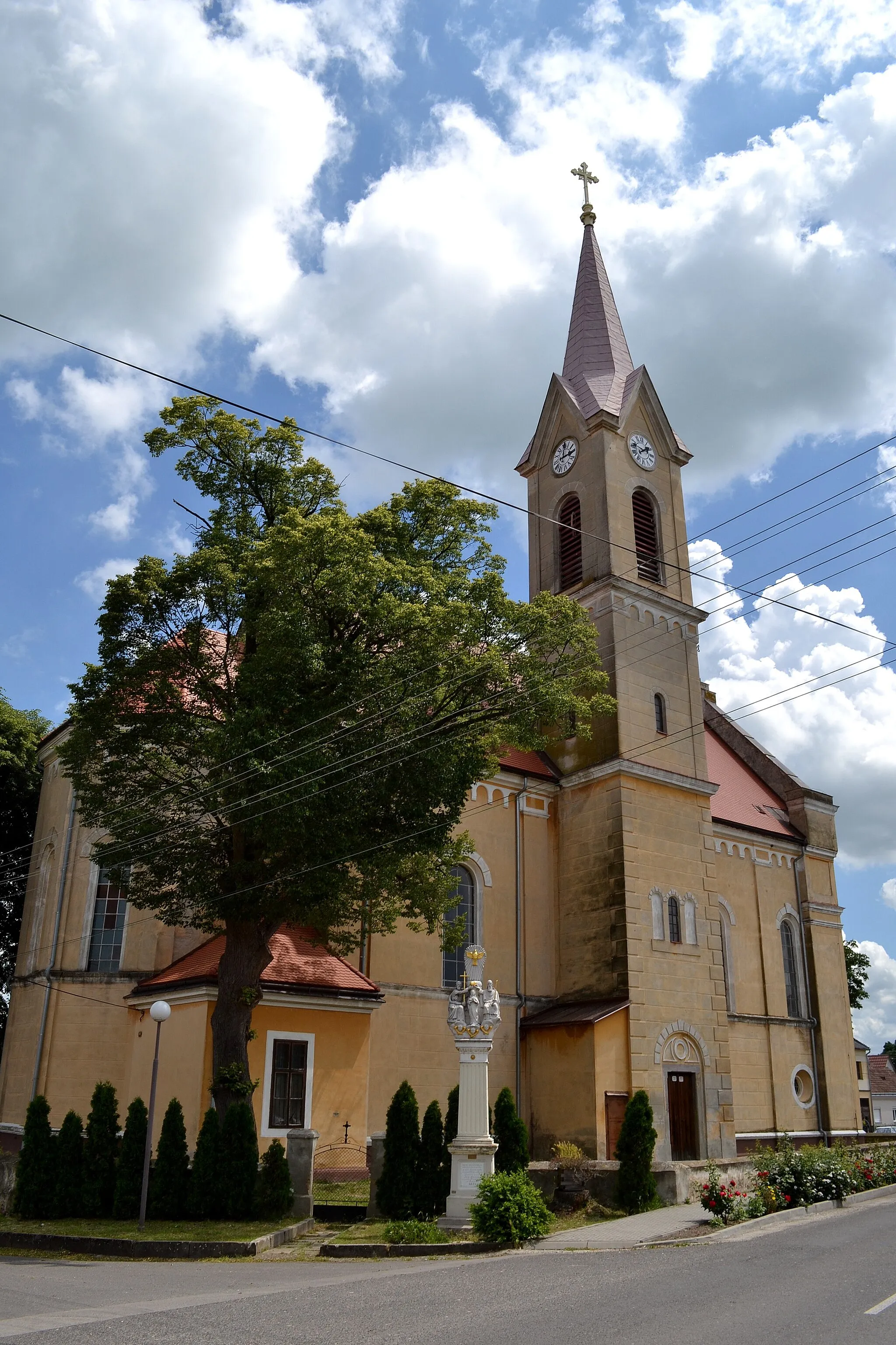 Photo showing: Vysoká pri Morave (okr. Malacky), Kostol svätého Ondreja; celkový pohľad