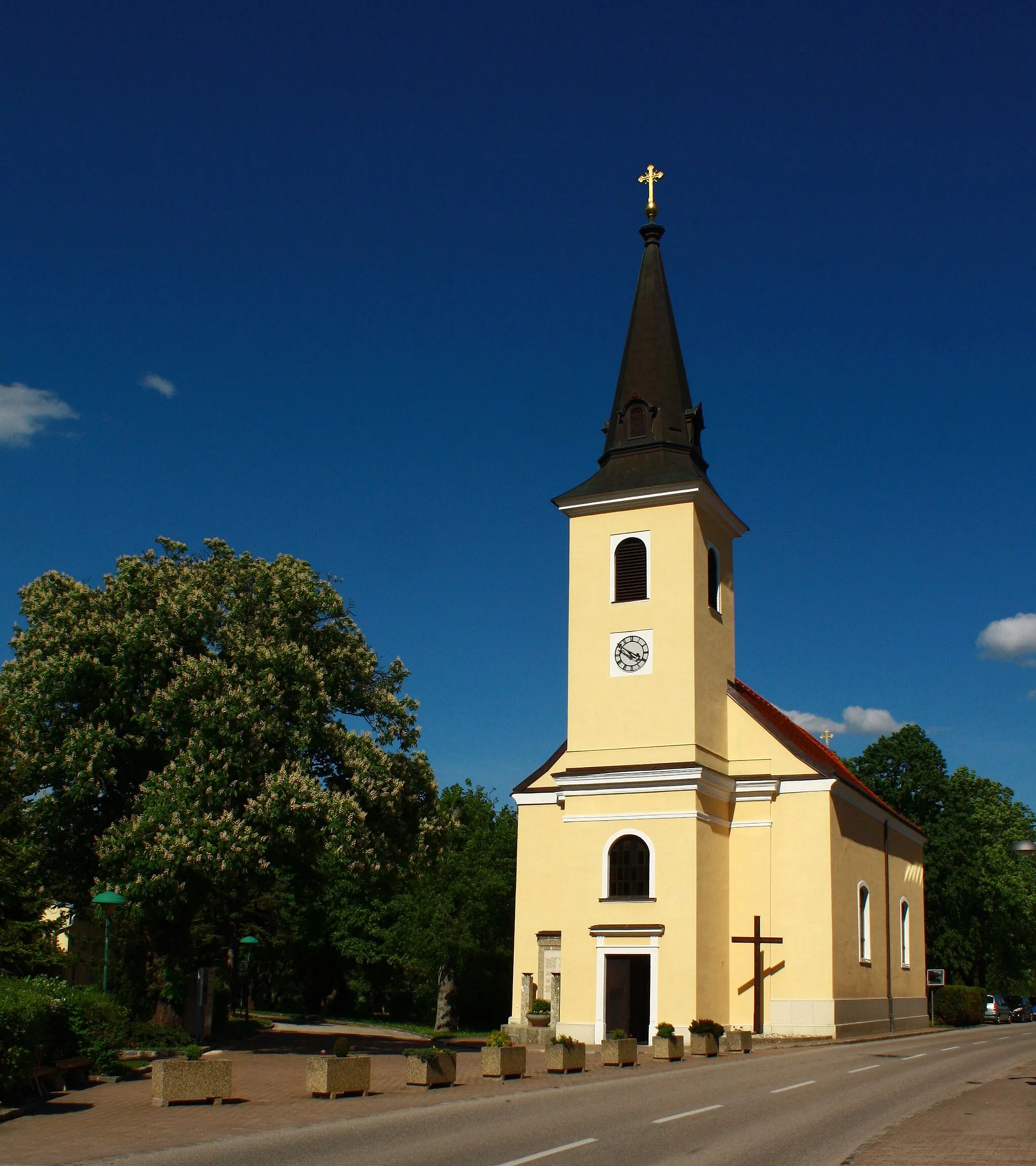 Photo showing: Kirche in de:Günselsdorf in Niederösterreich