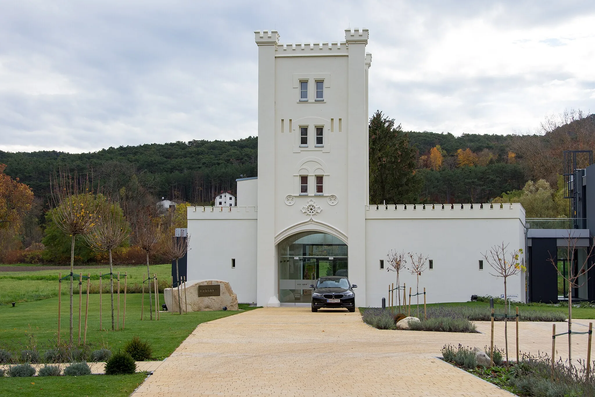 Photo showing: Ehemaliger Wasserturm des Neuhirtenberger Kupferhammers in St. Veit an der Triesting nach dem Umbau.