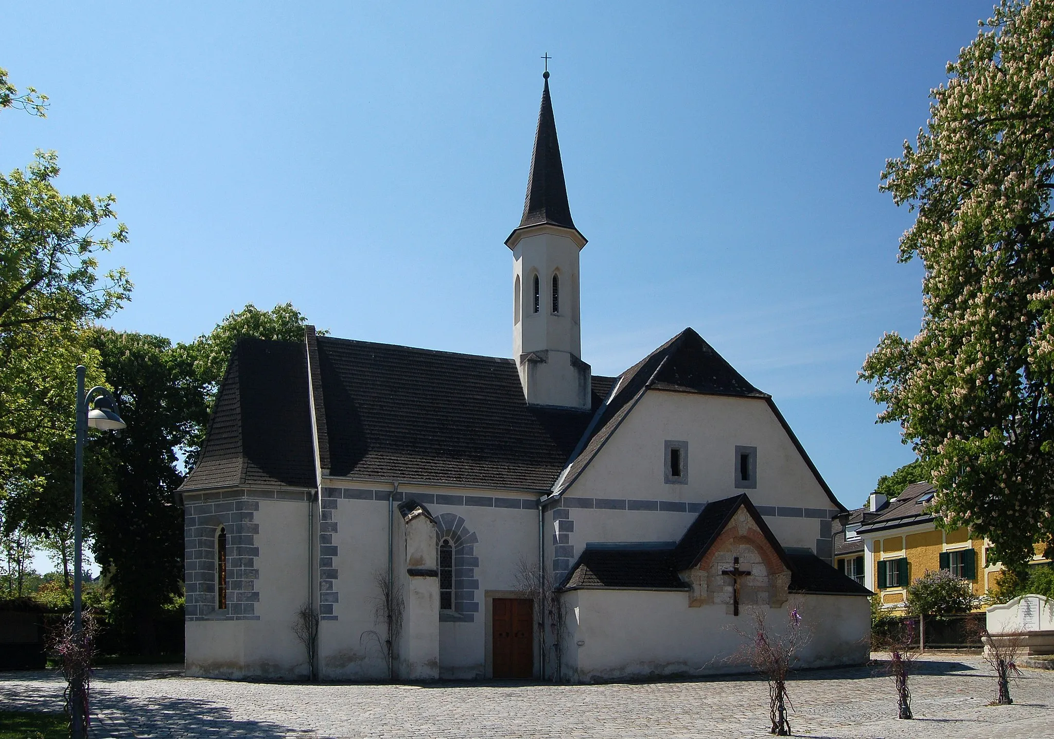 Photo showing: Bürgerspitalskirche (old hospital church) in Enzesfeld, Lower Austria.