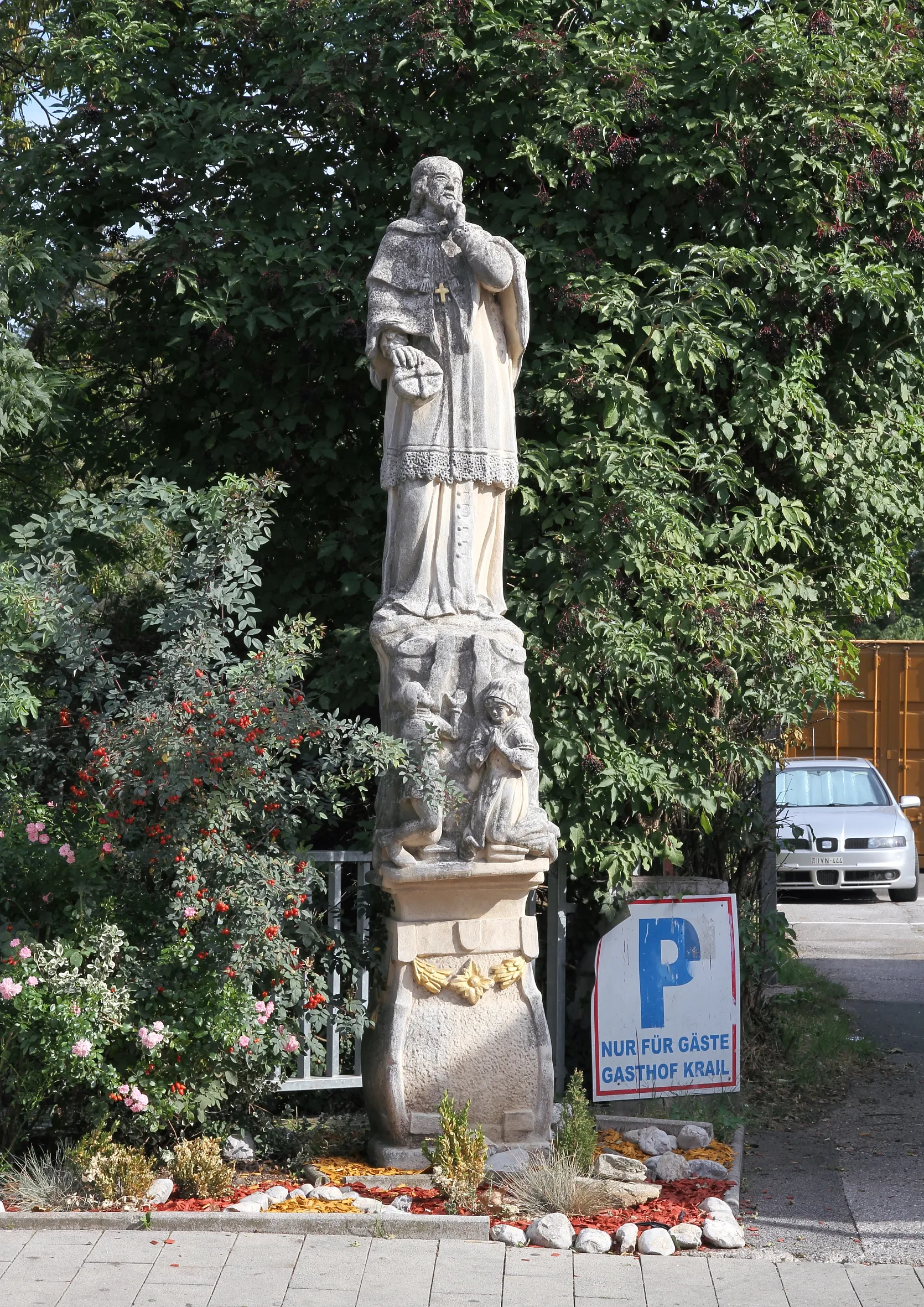 Photo showing: Nepomukstatue nächst Cafegasse 4 in der burgenländischen Bezirkshauptstadt Oberpullendorf. Eine Nepomuk-Steinfigur aus dem Ende des 18. Jahrhunderts.