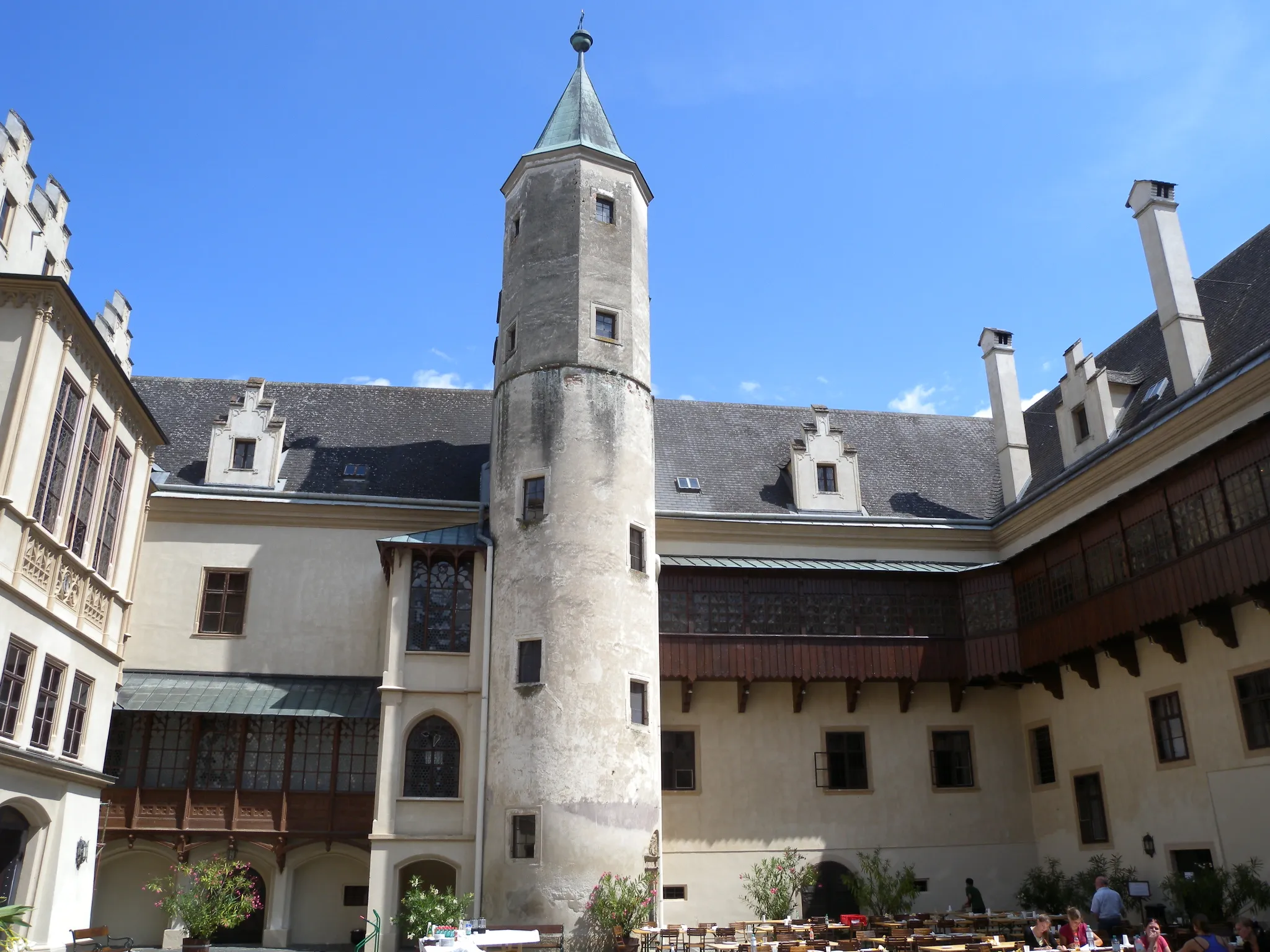 Photo showing: Schwedenturm im Innenhof von Schloss Grafenegg