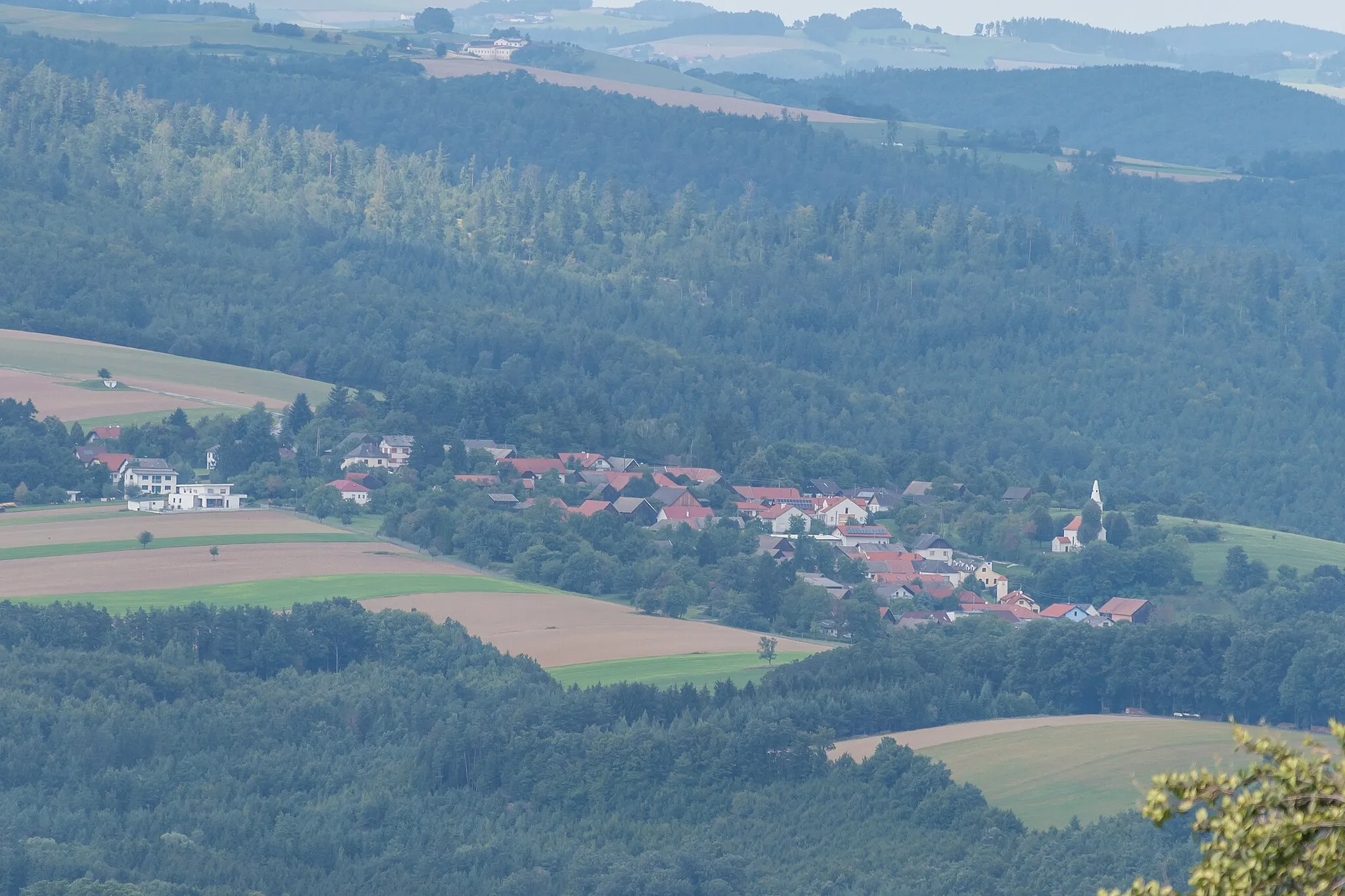 Photo showing: Blick vom Aussichtspunkt Oberkohlstätten nach Glashütten bei Schlaining