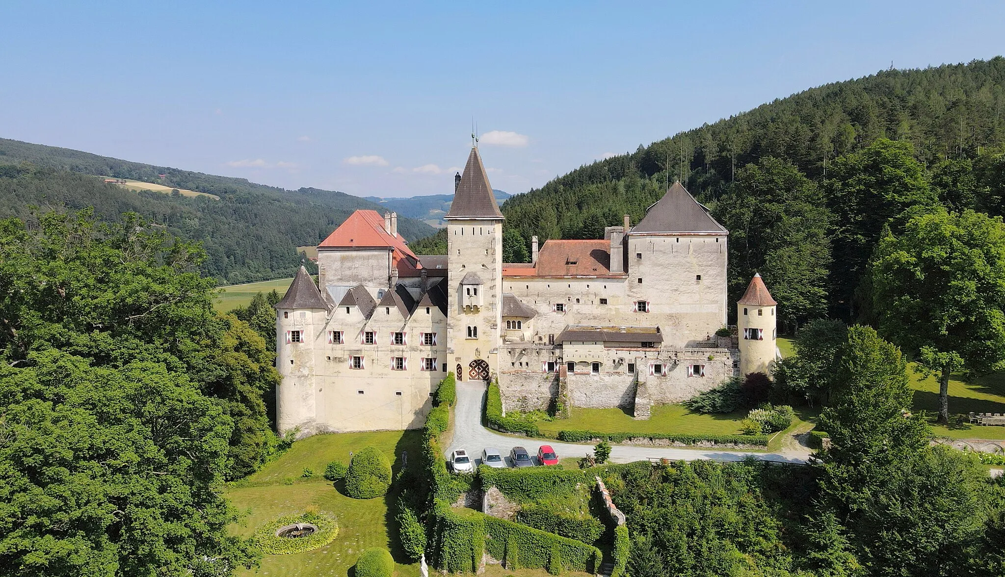 Photo showing: West view of the castle in Feistritz, Lower Austria.