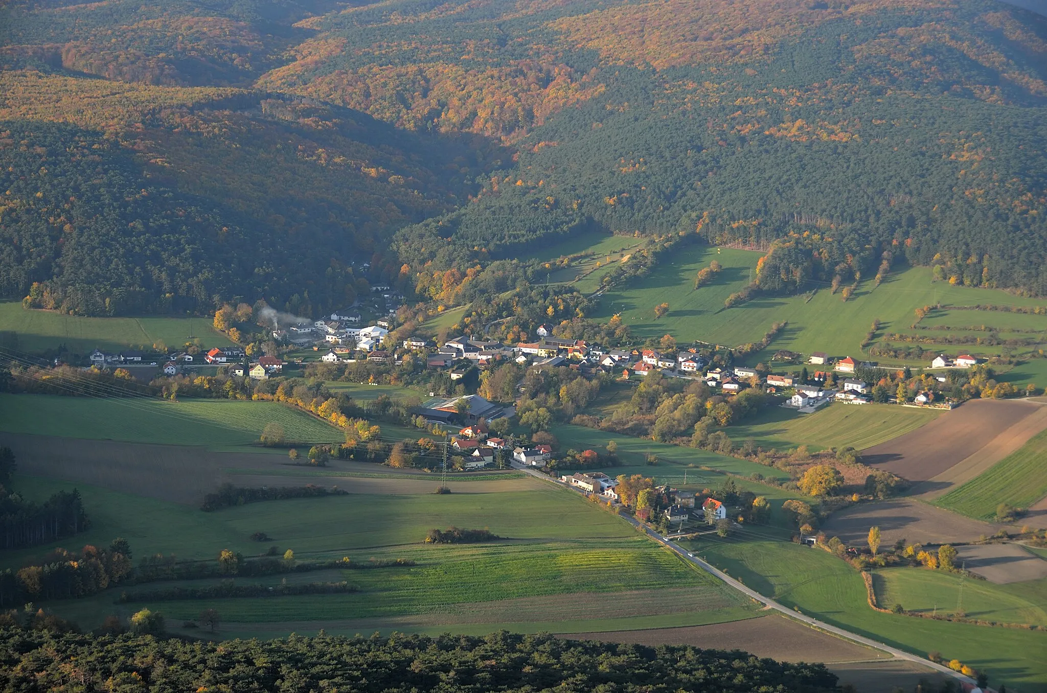 Photo showing: The village of Neusiedl, municipality Hernstein, Lower Austria.