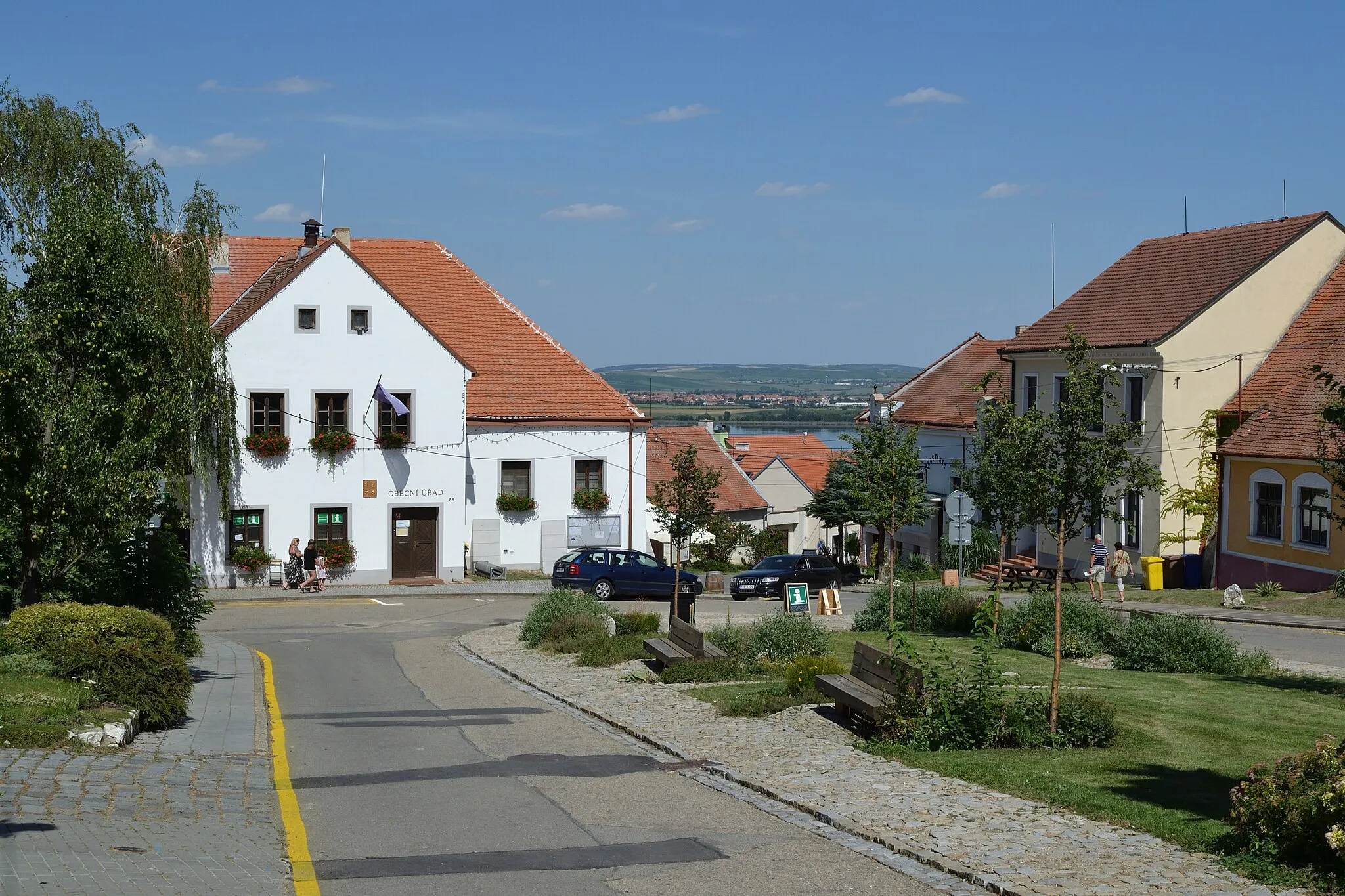 Photo showing: Pavlov (okres Břeclav) - náves