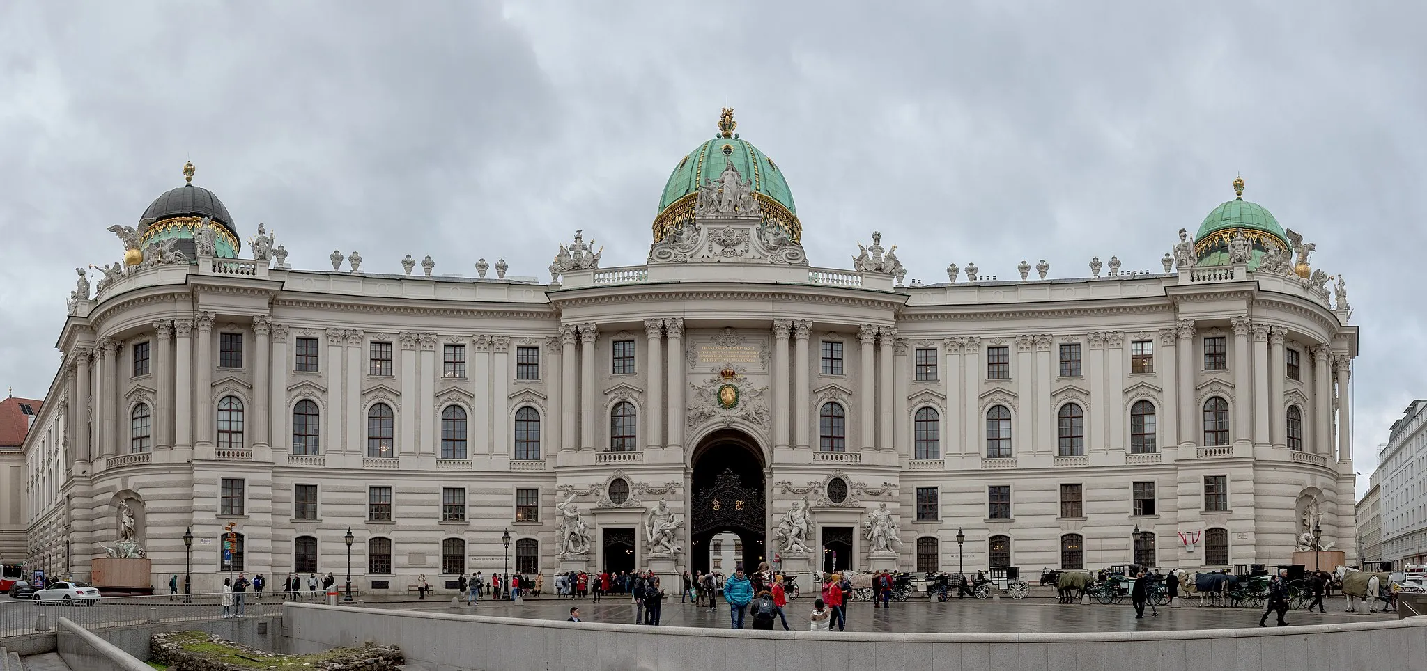 Photo showing: Michaelertrakt, Hofburg, Vienna, Austria