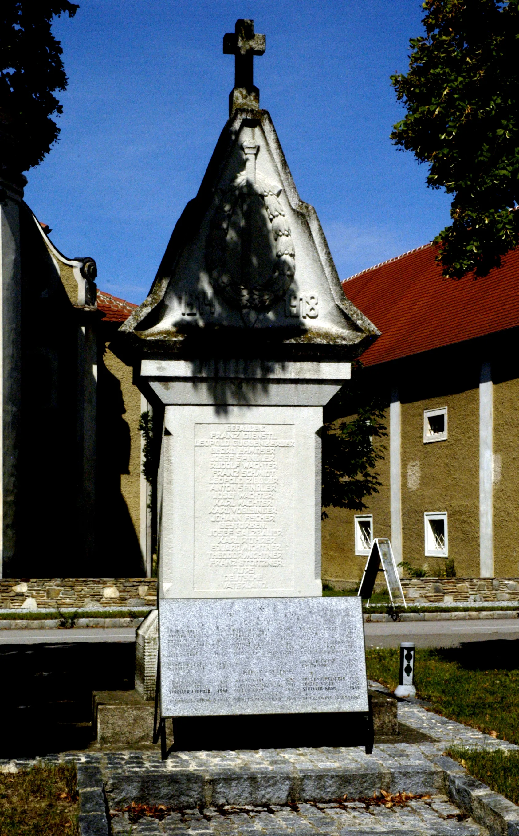 Photo showing: Kriegerdenkmal in Gettsdorf, Bez. Hollabrunn