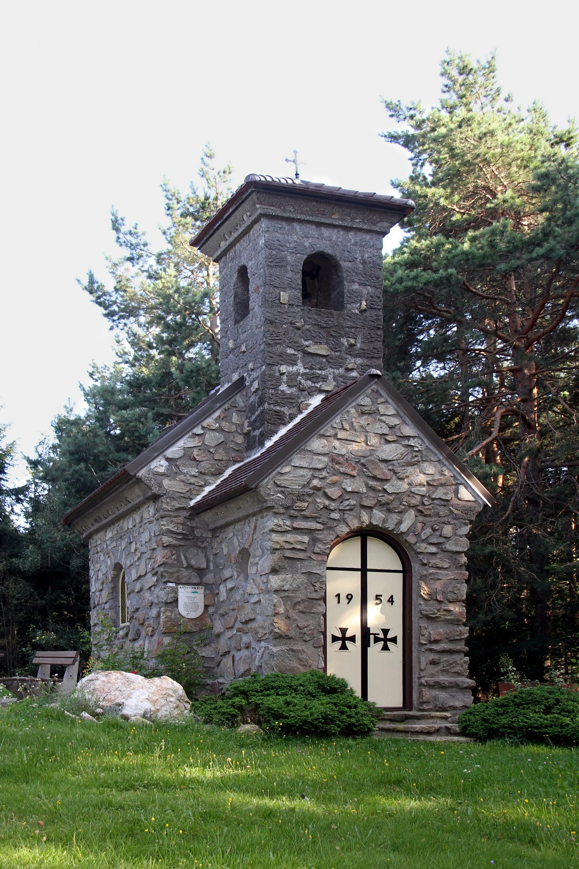 Photo showing: Municipality Wiesmath in Lower Austria. – The photo shows the "Heimkehrer" chapel in Sperkerriegel.