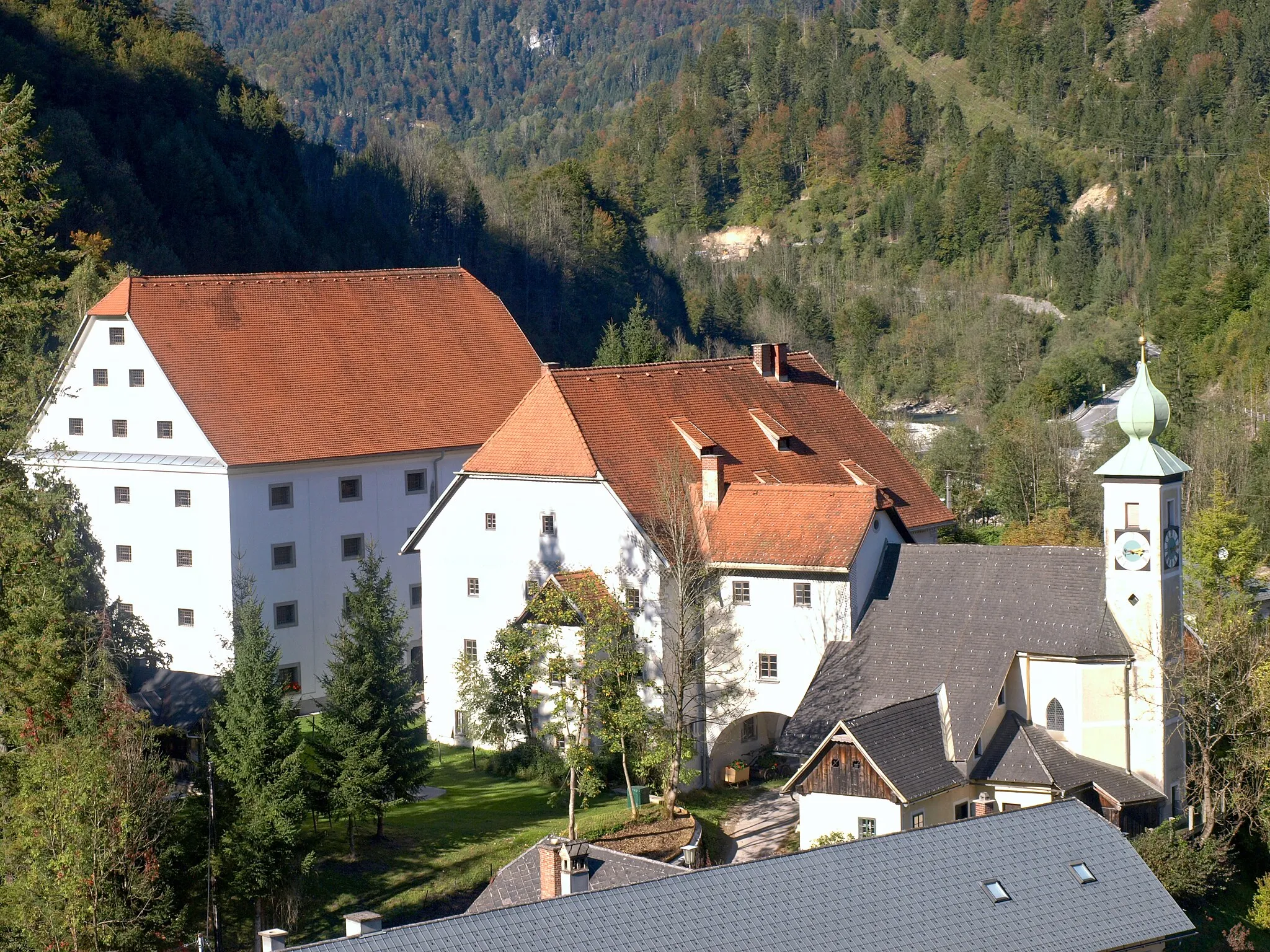 Photo showing: Kath. Filialkirche hl. Nikolaus, Alter Kasten und Neuer Kasten