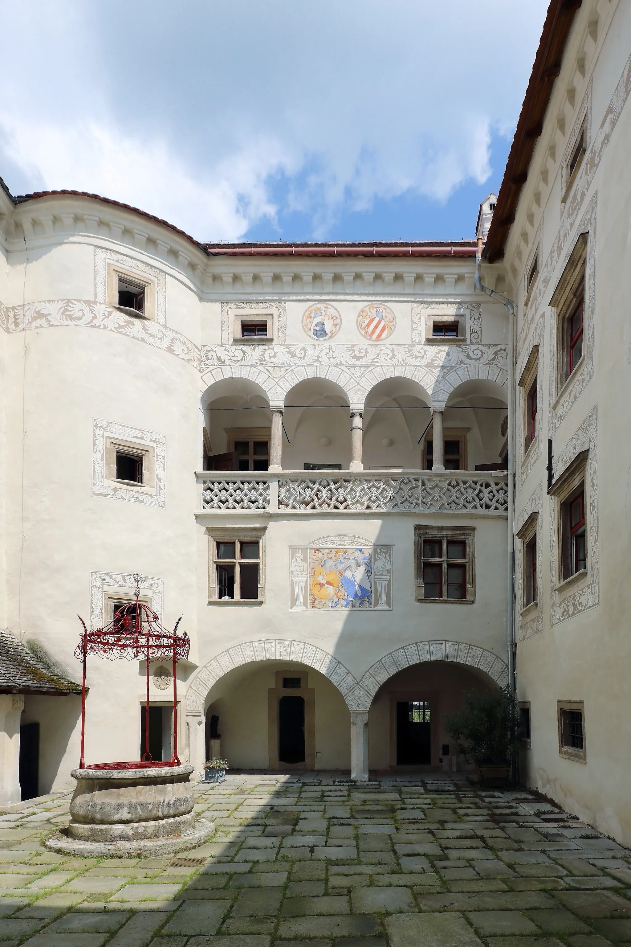 Photo showing: Innenhof des Breiteneicher Renaissanceschlosses in der niederösterreichischen Bezirkshauptstadt Horn.