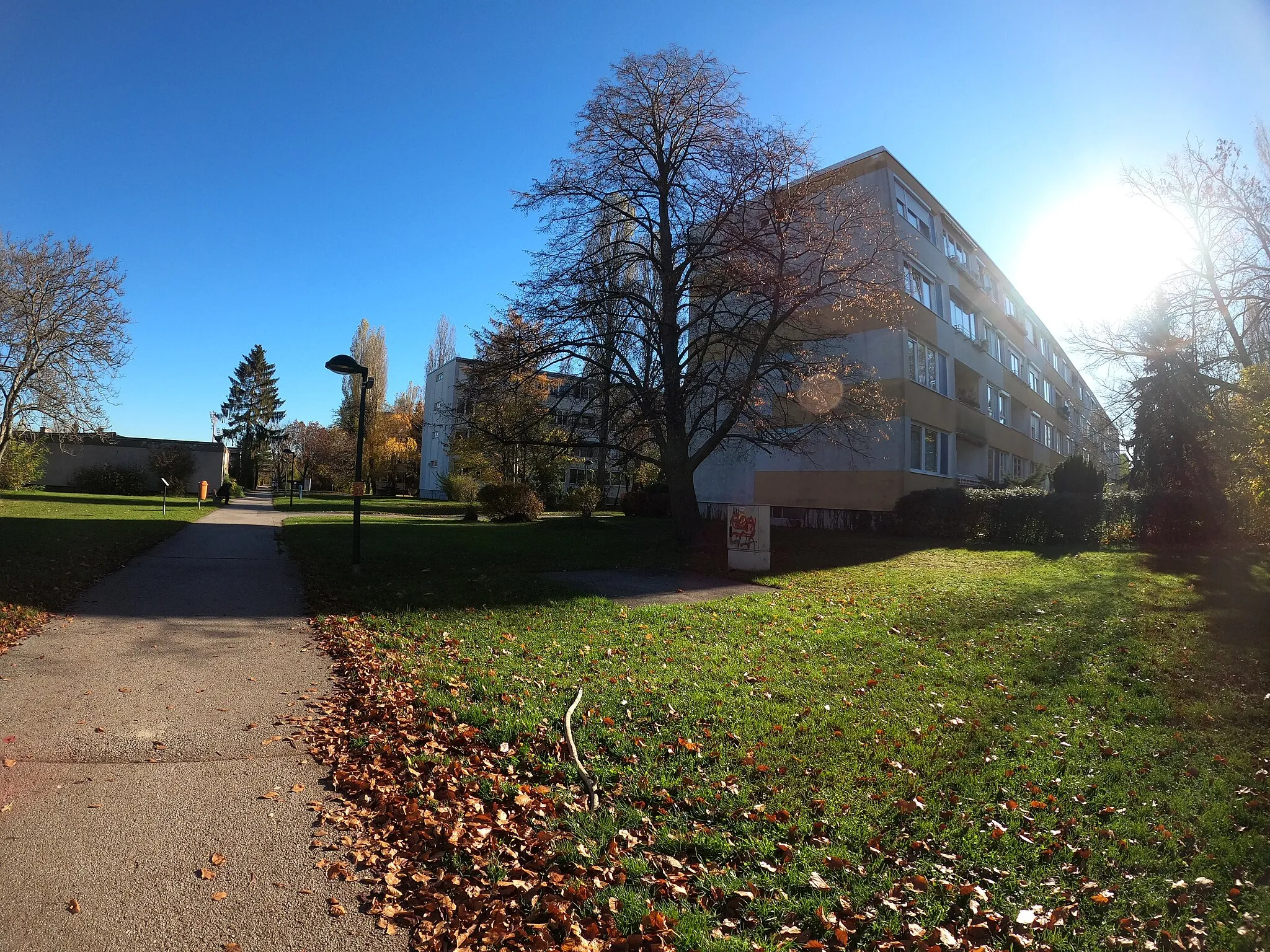 Photo showing: 2344, Maria Enzersdorf Südstadt, Mehrfamilienwohnhäuser, Hohe Wand-Straße