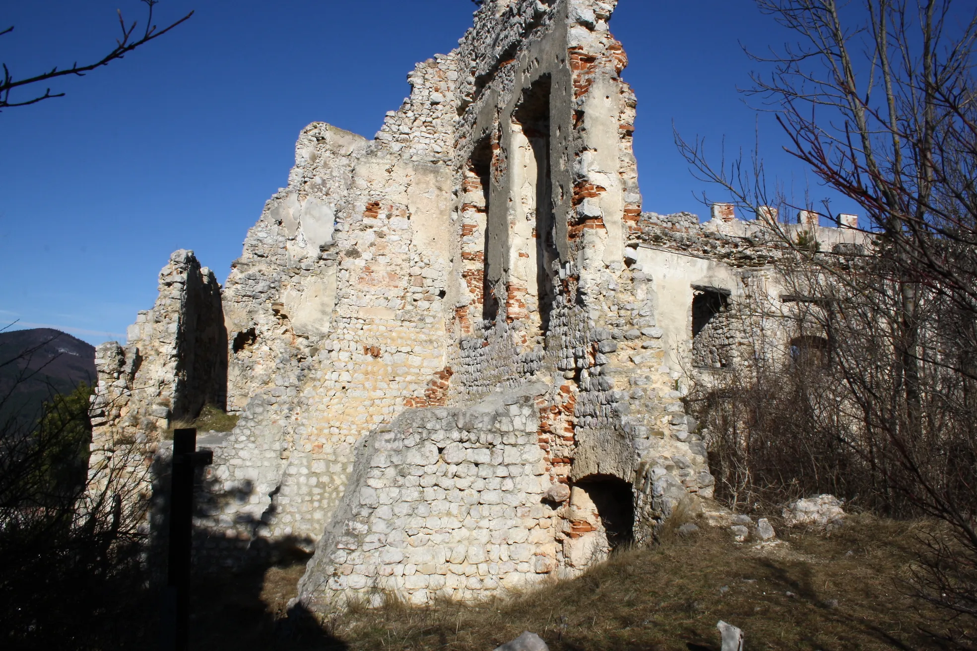 Photo showing: Die westliche Bereich der Burg Burgruine Starhemberg, Richtung Norden gesehen.