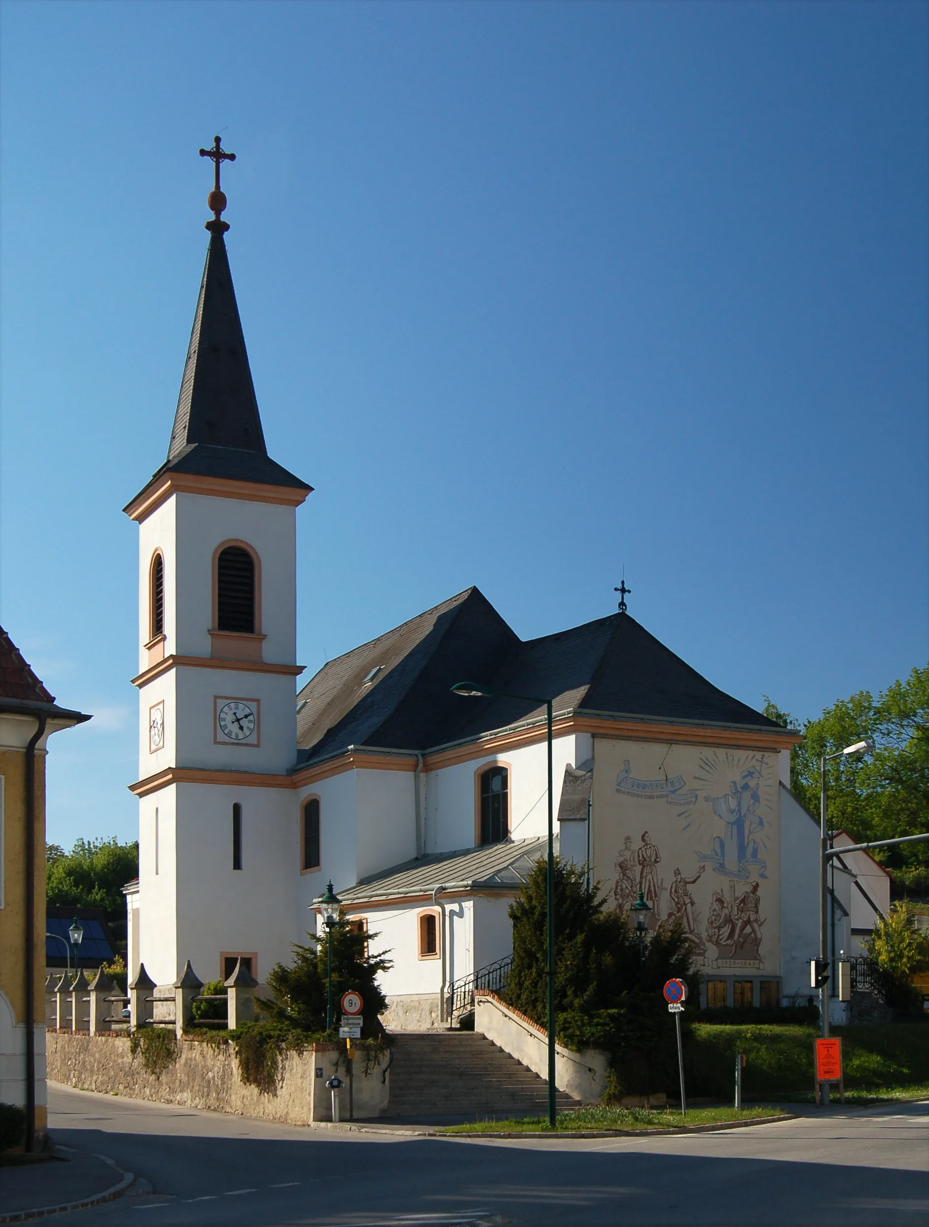 Photo showing: The parish church St. Vitus in St. Veit an der Triesting, in Berndorf, Lower Austria is a cultural heritage monument.