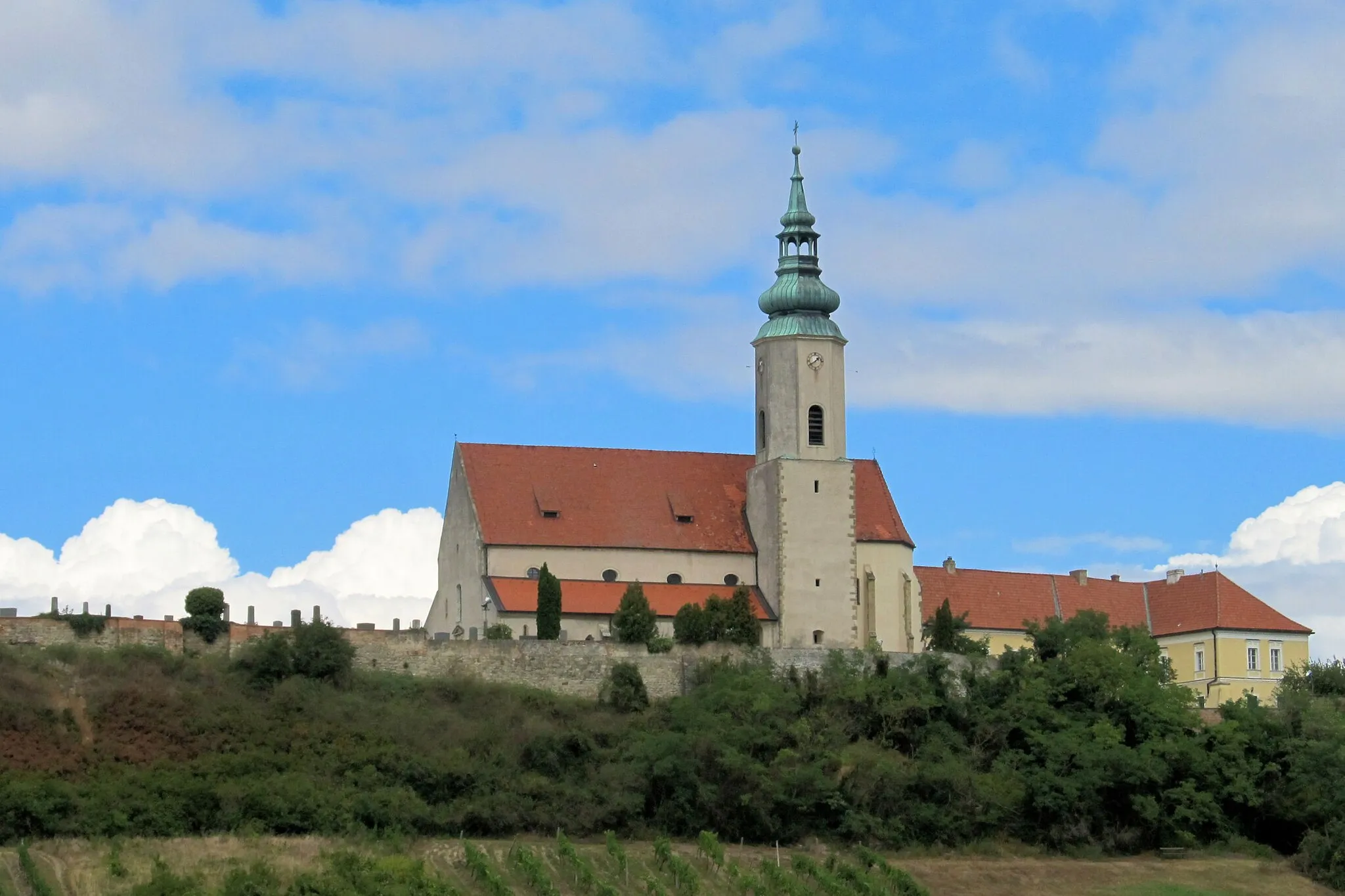 Photo showing: Hausleiten - Pfarrkirche an der Wagramkante (2012)
