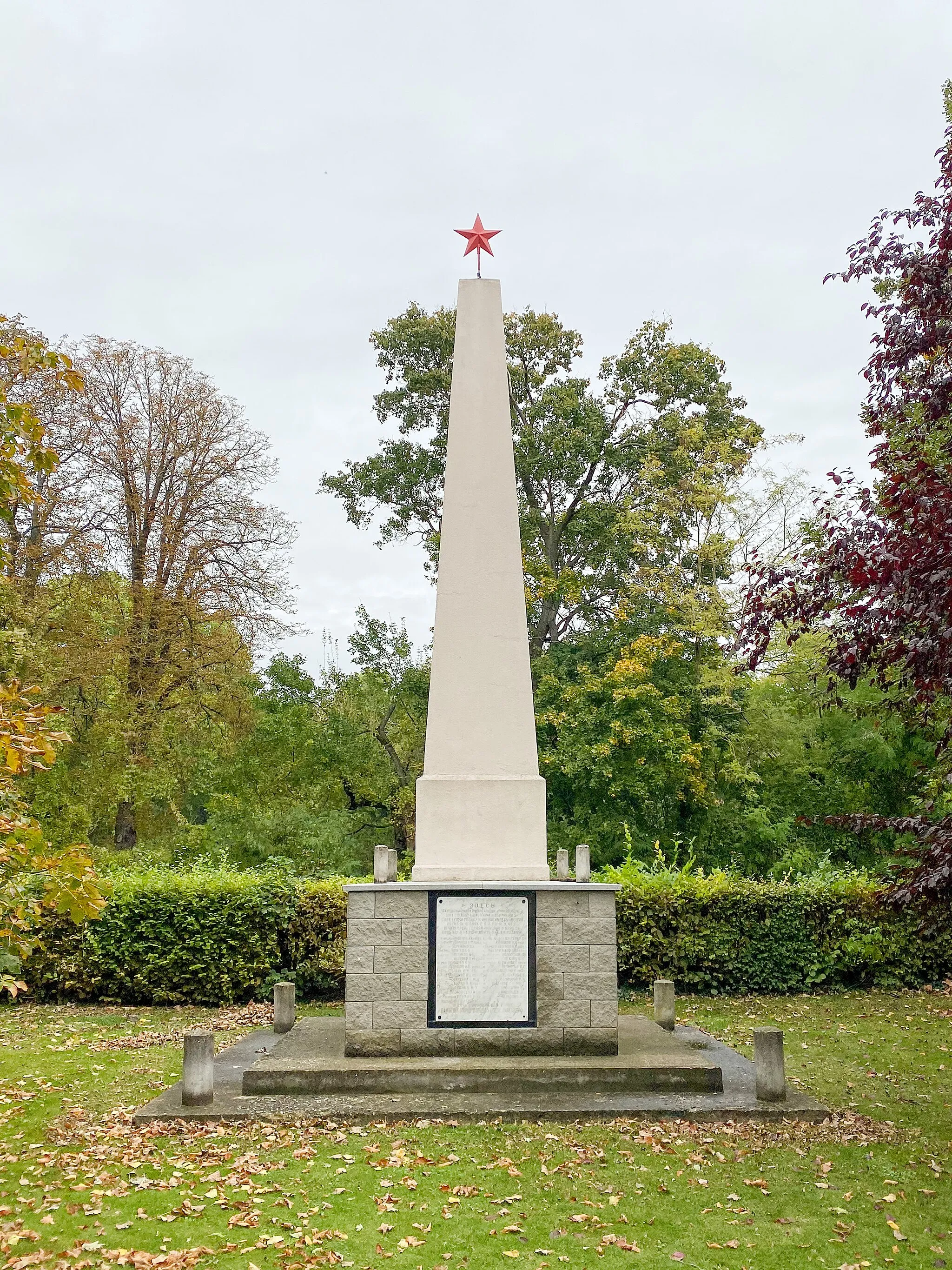 Photo showing: Denkmal für russische Soldaten in Ladendorf, NÖ.