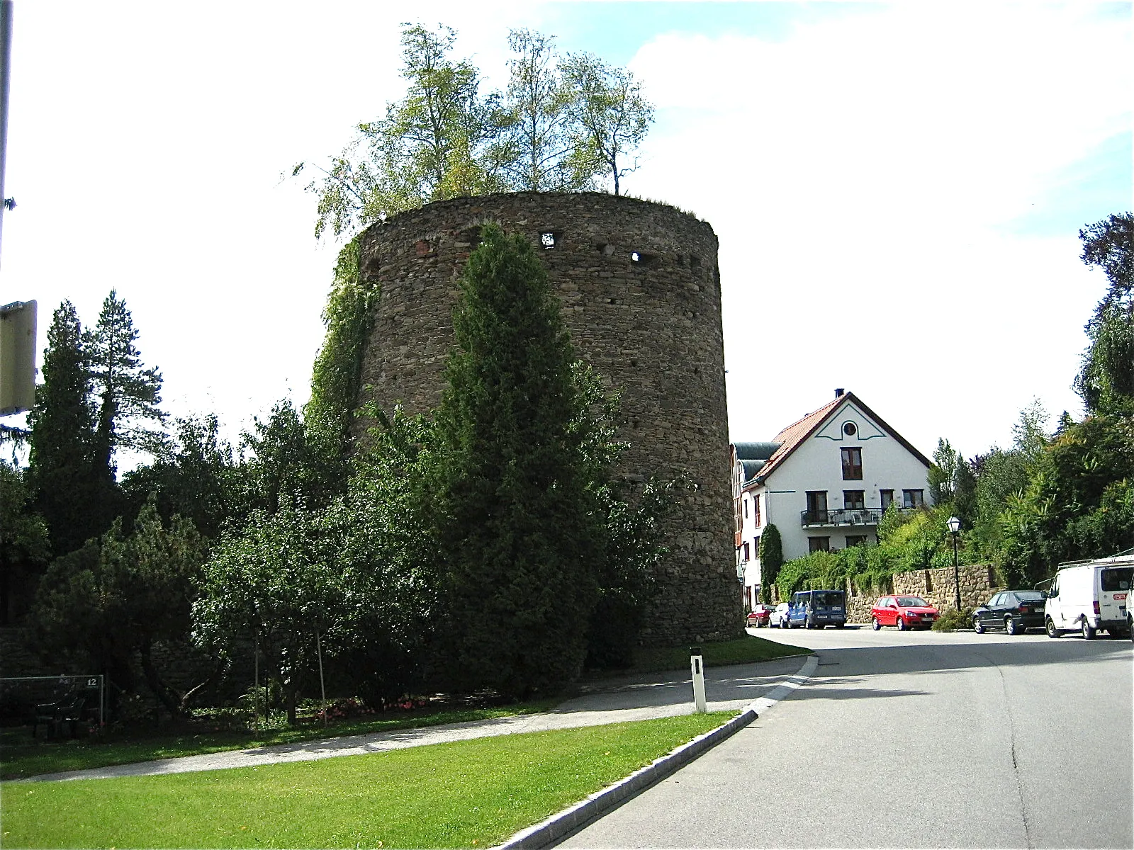 Photo showing: Zwettl, Lower Austria. Der Sattigturm. Round tower on the Town Walls.