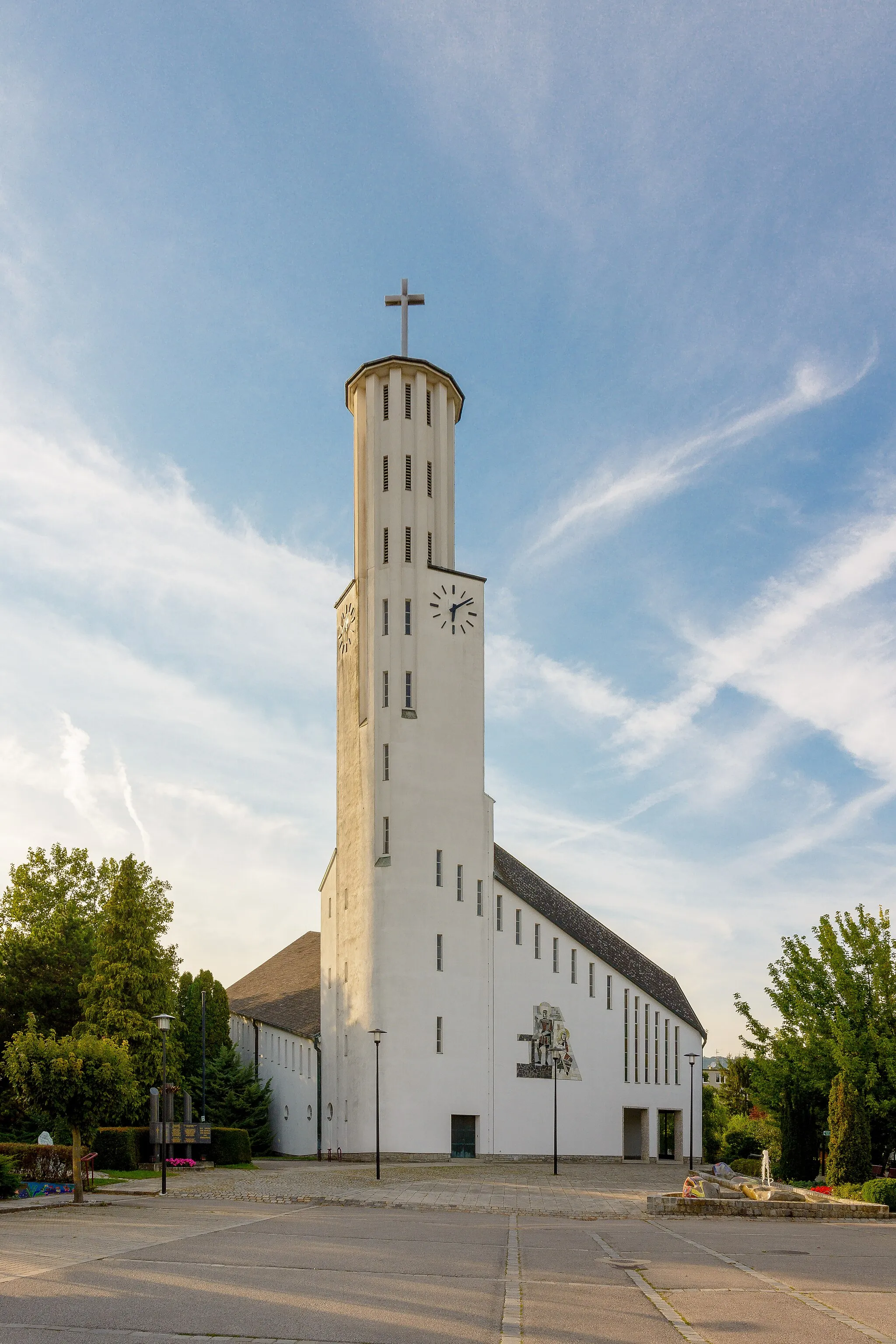 Photo showing: Kath. Filialkirche Hl. Familie