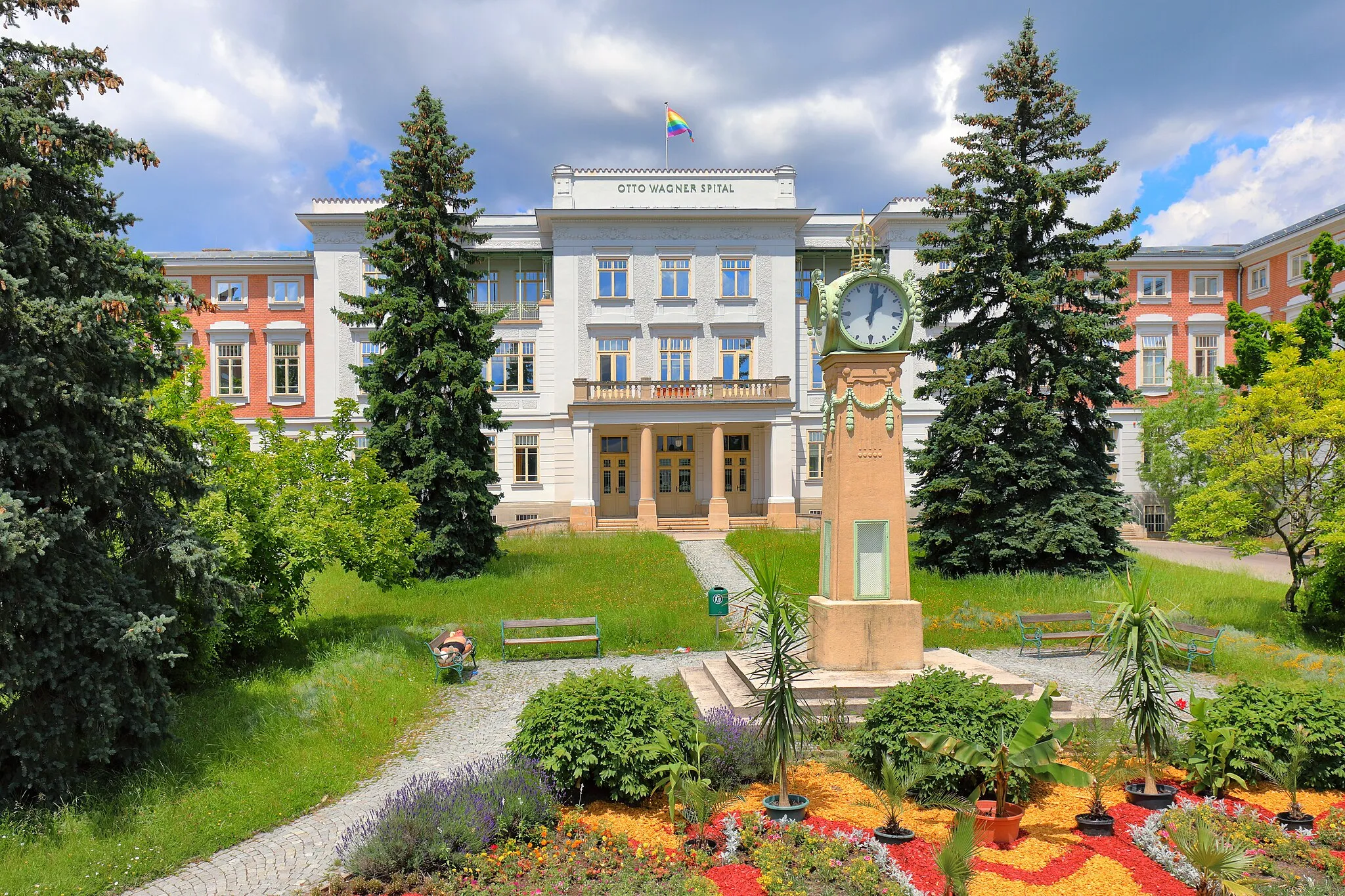 Photo showing: Management building at the main entrance of the Penzing Clinic in Vienna.